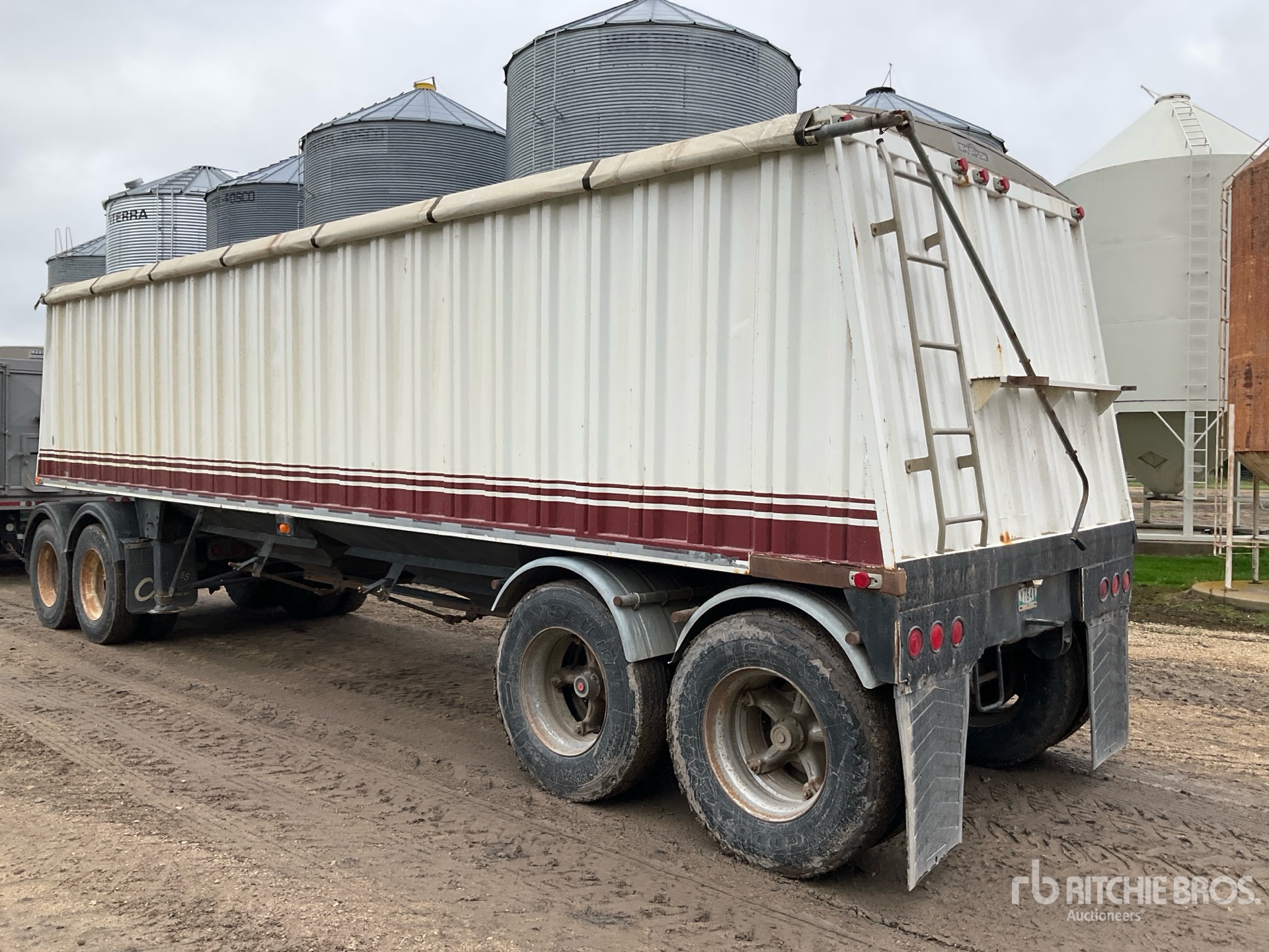 1993 Load King 30 ft T/A