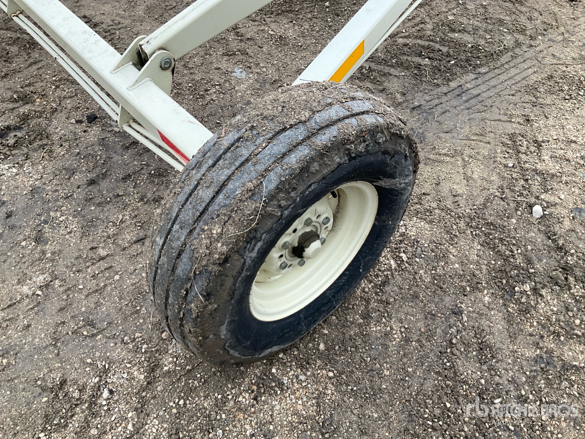 2008 Farm King 1370