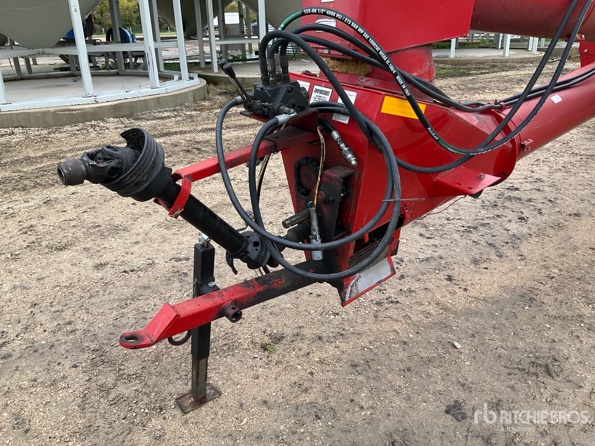 2008 Farm King 1370