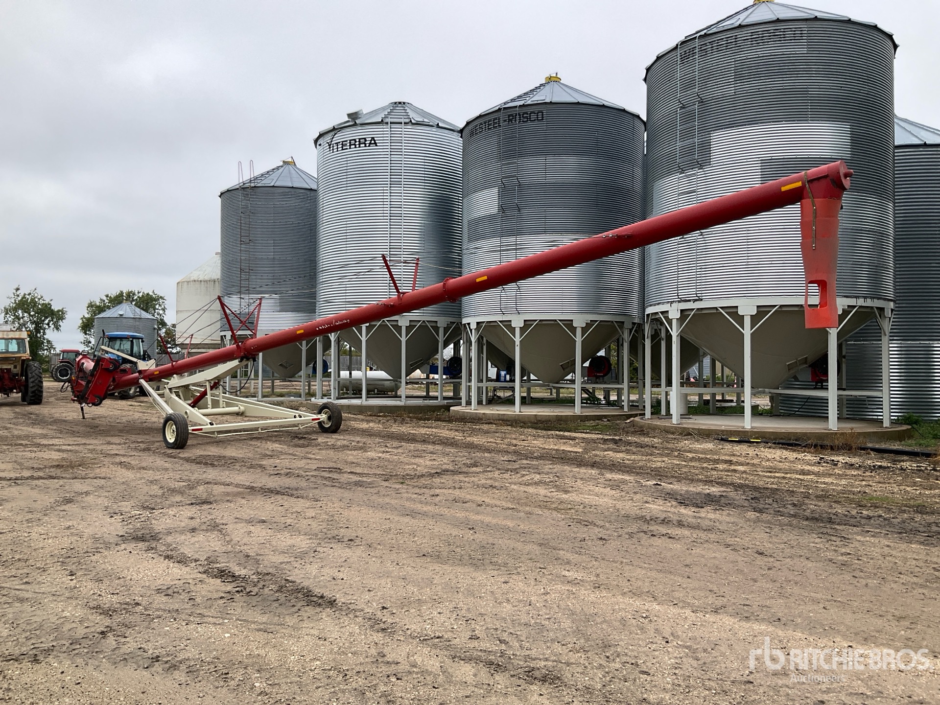 2008 Farm King 1370