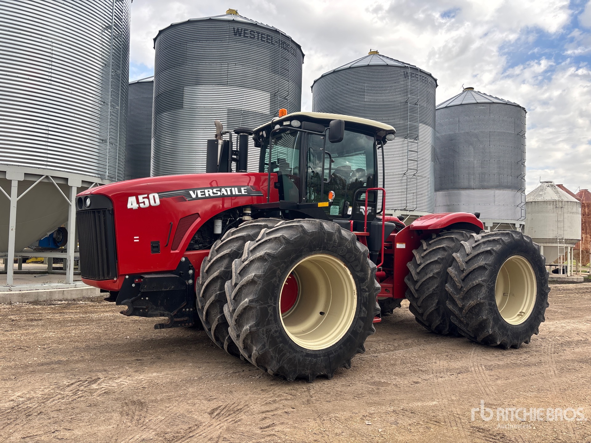 Photo of 2014 Versatile 450