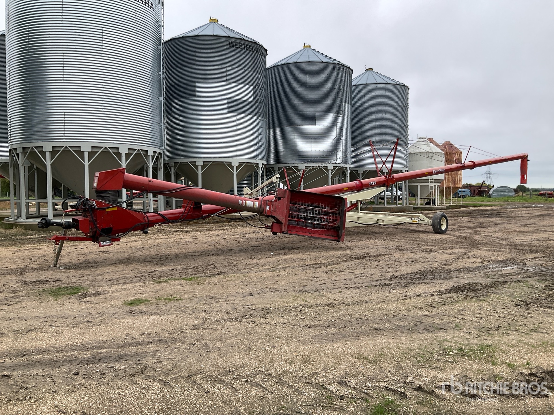 2017 Farm King 1385