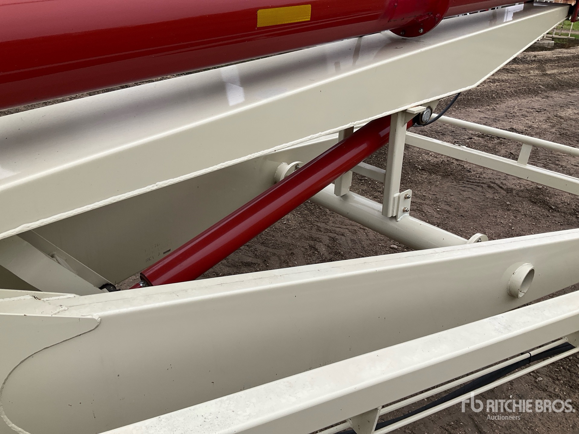 2017 Farm King 1385
