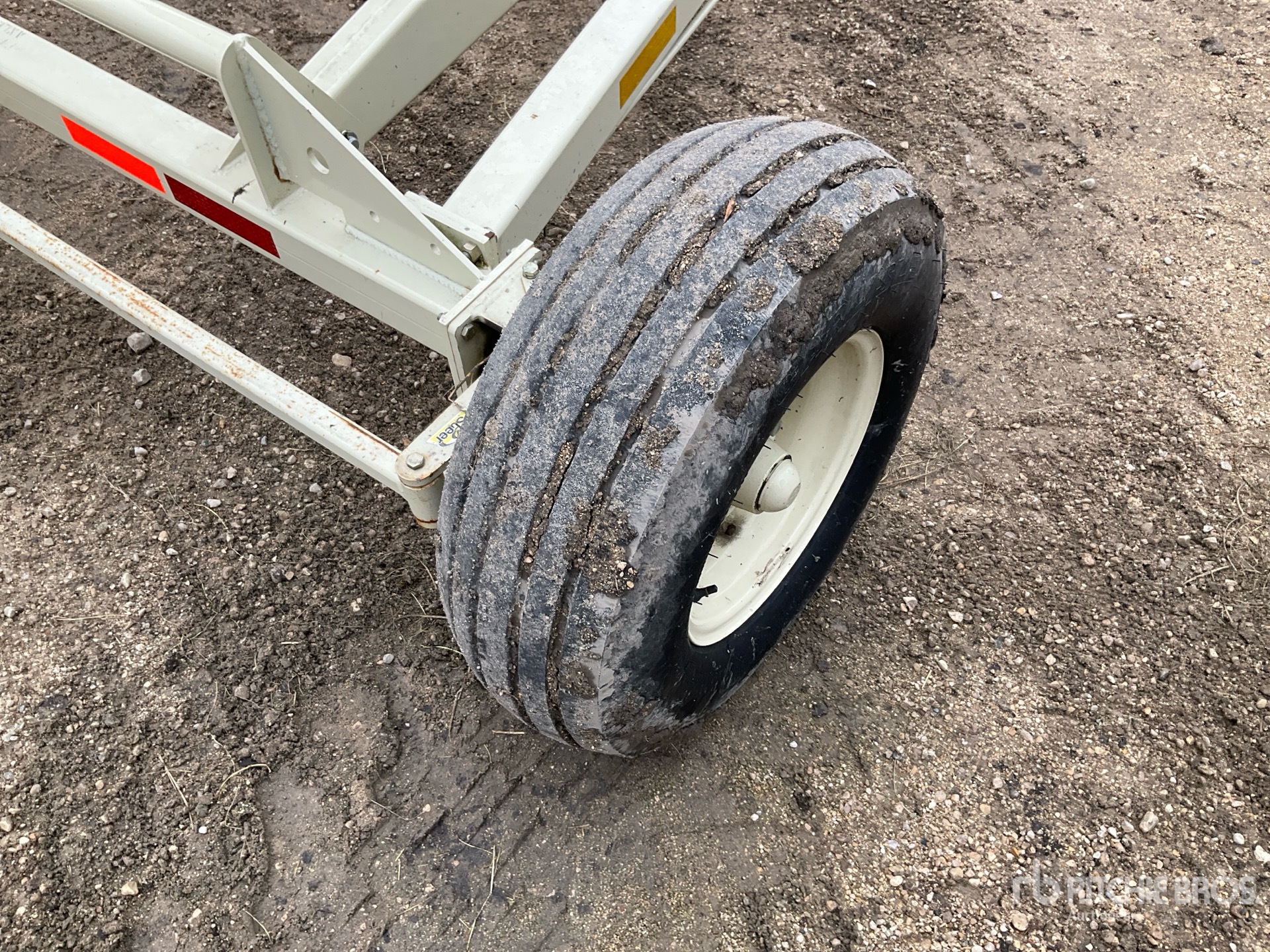 2017 Farm King 1385