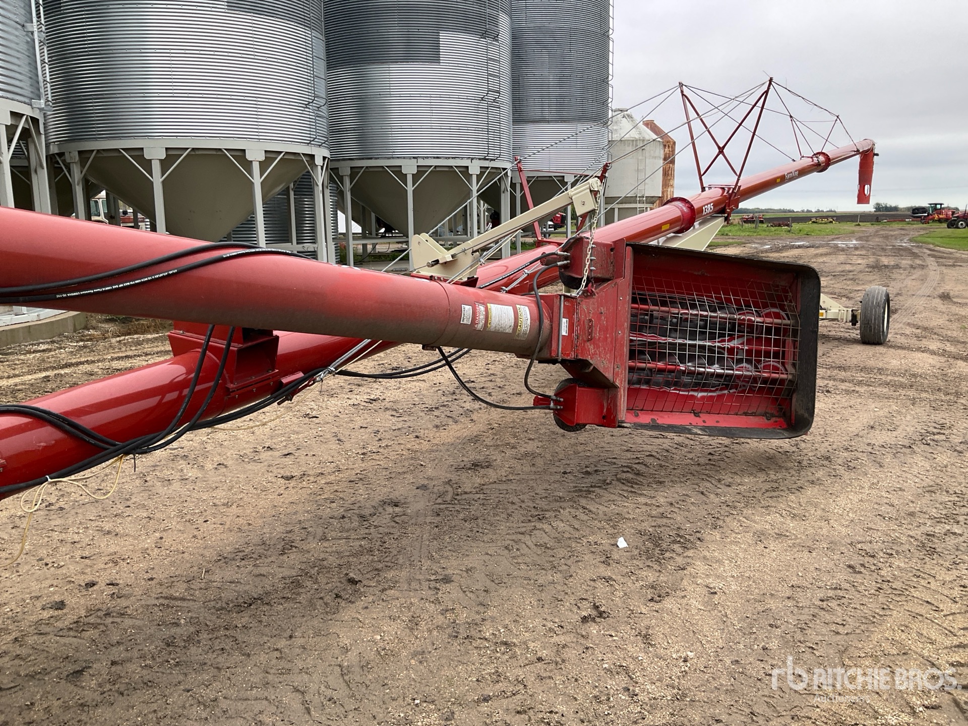 2017 Farm King 1385
