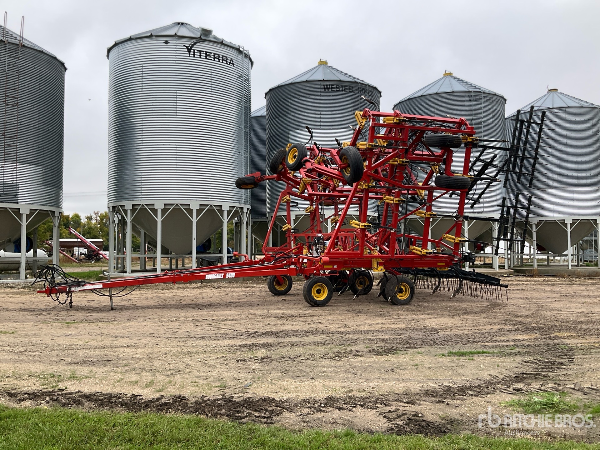 2011 Bourgault 9400