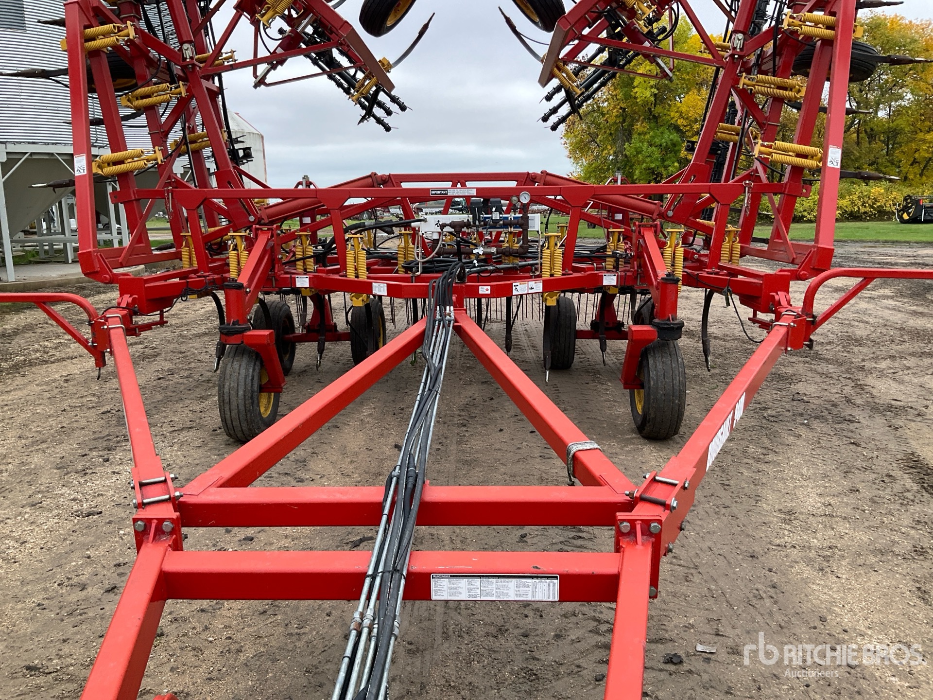 2011 Bourgault 9400