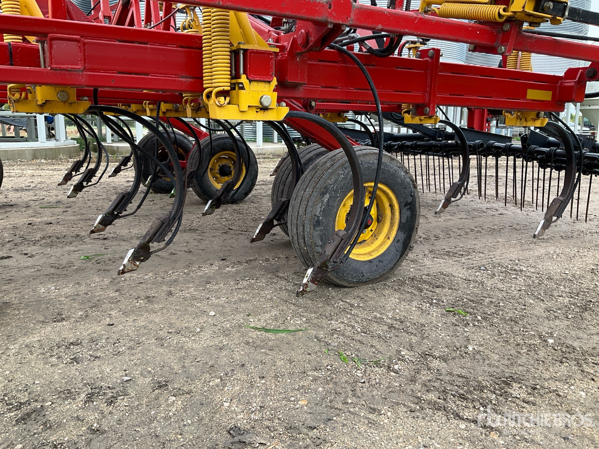 2011 Bourgault 9400