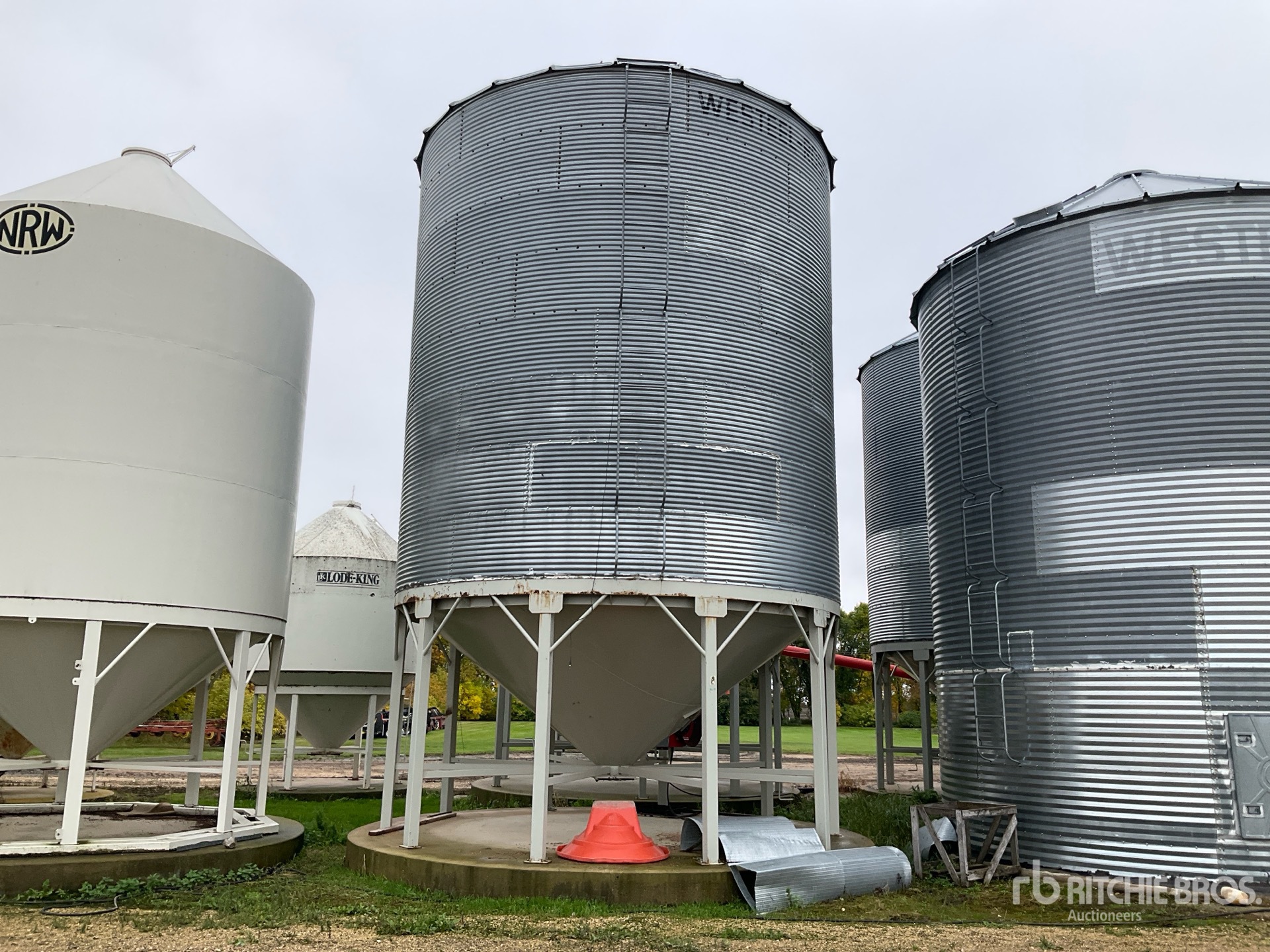 Westeel +/- 5500 bu 8 Ring Hopper