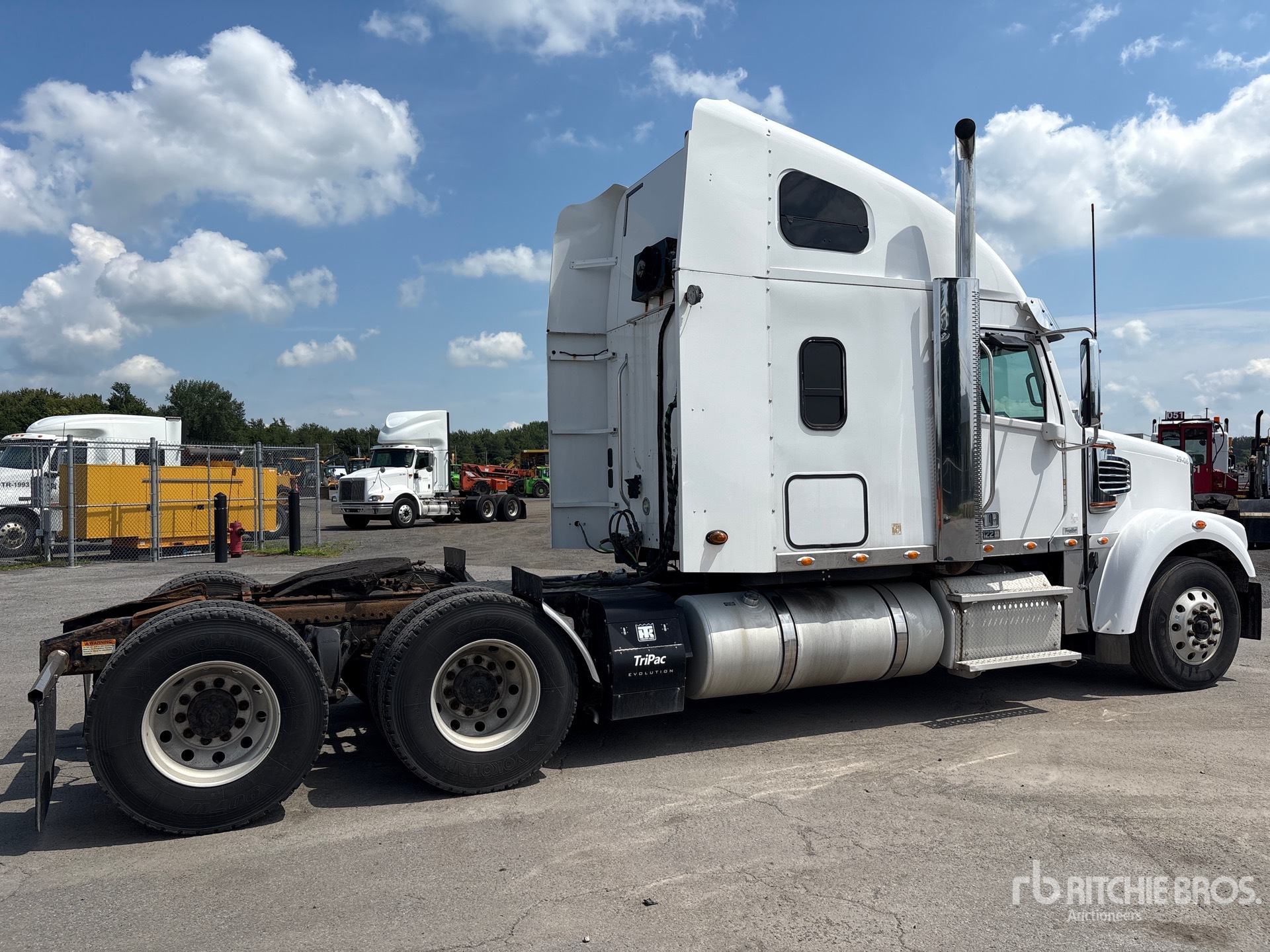 2016 Freightliner Coronado 122