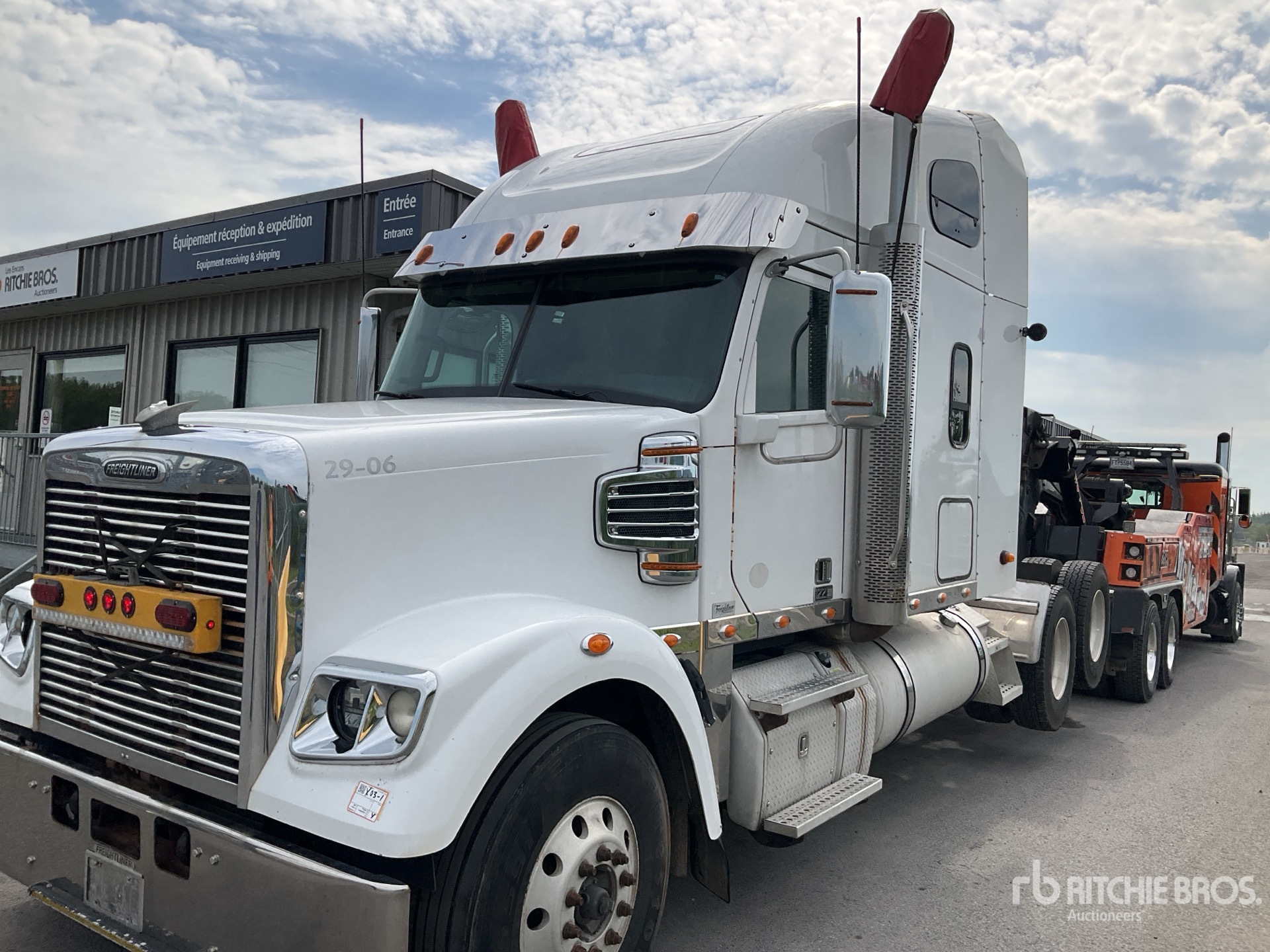 2016 Freightliner Coronado 122