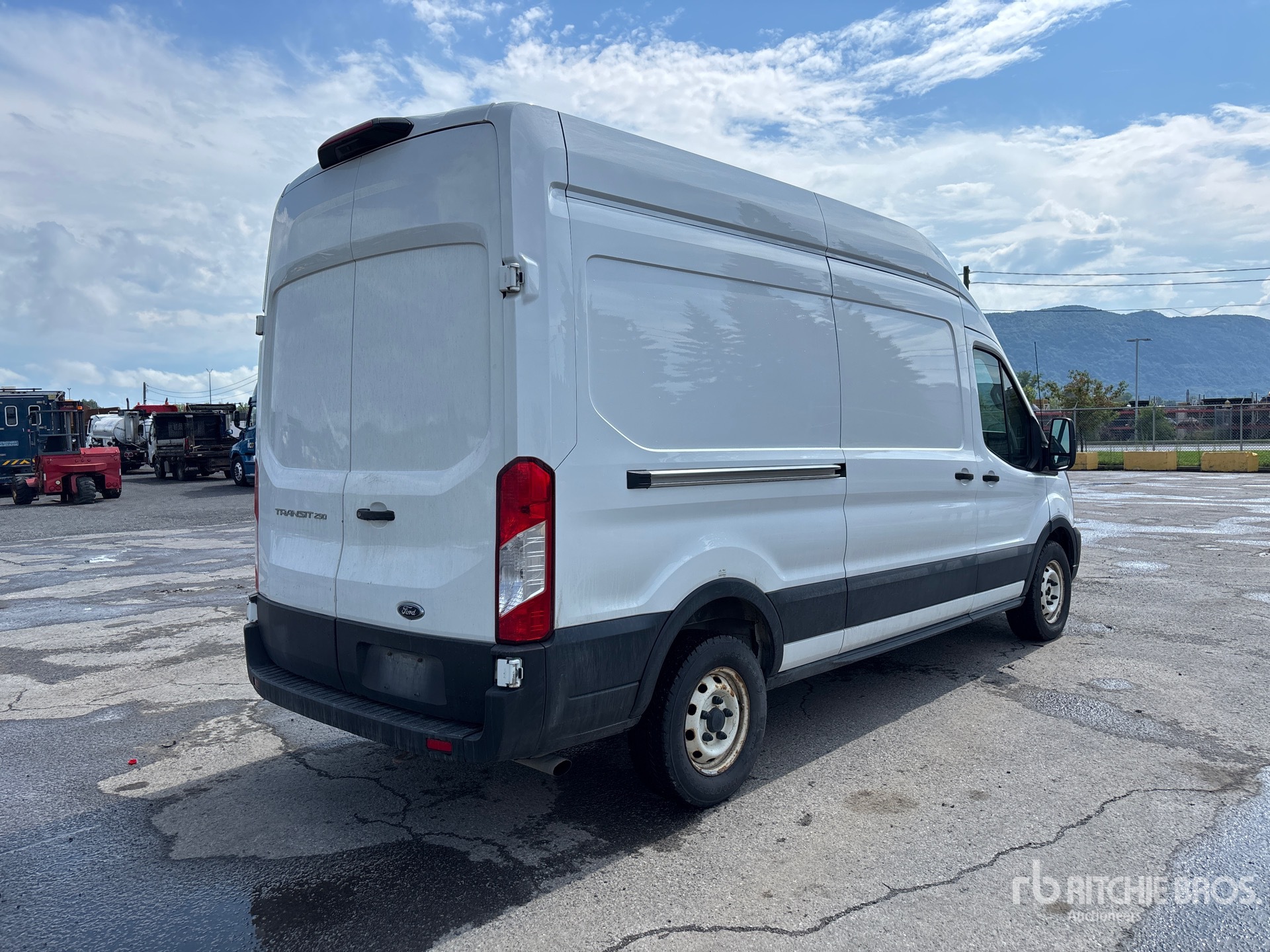 2021 Ford TRANSIT 250