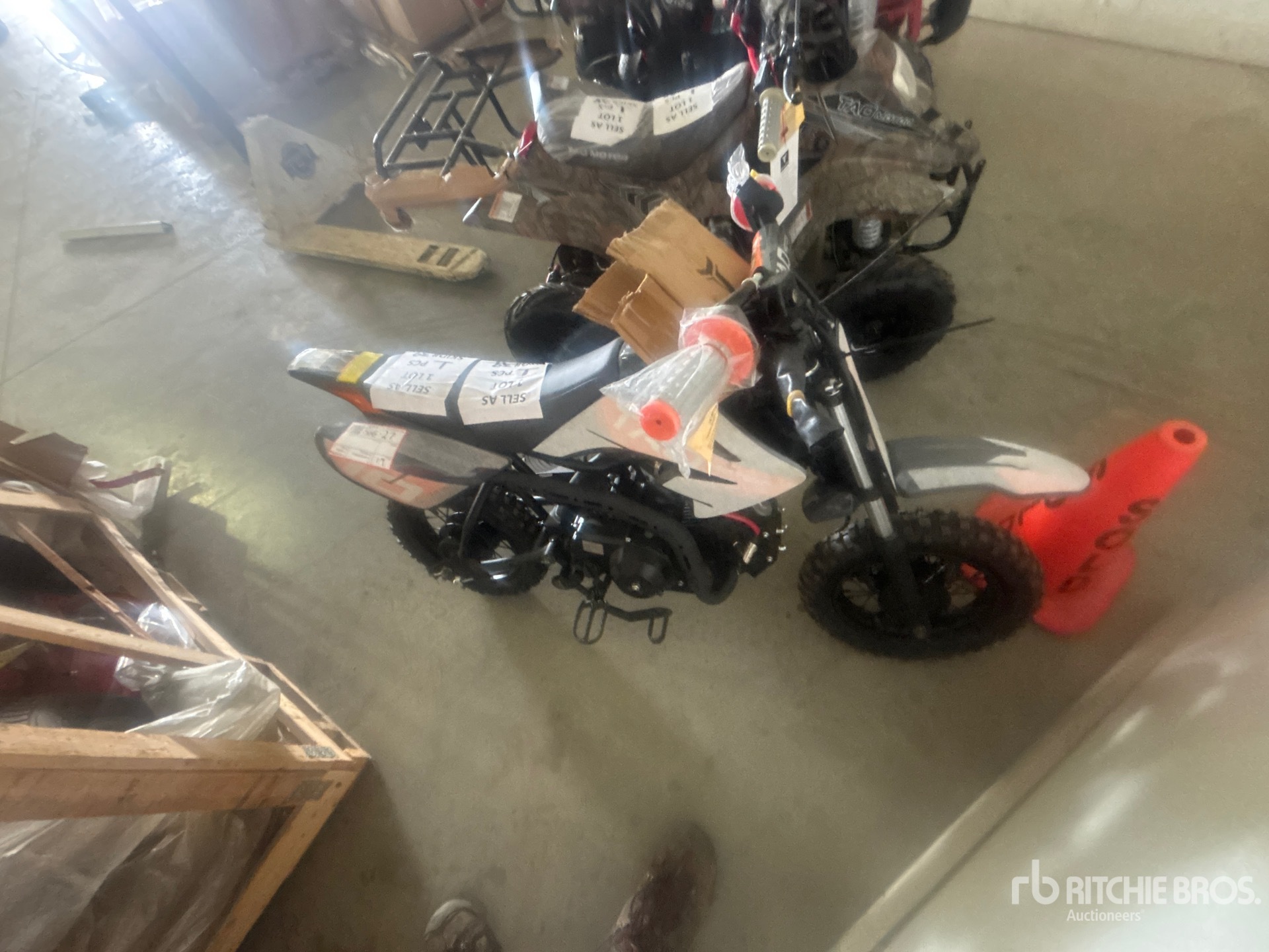 General Appearance with Picture, Right Front Corner