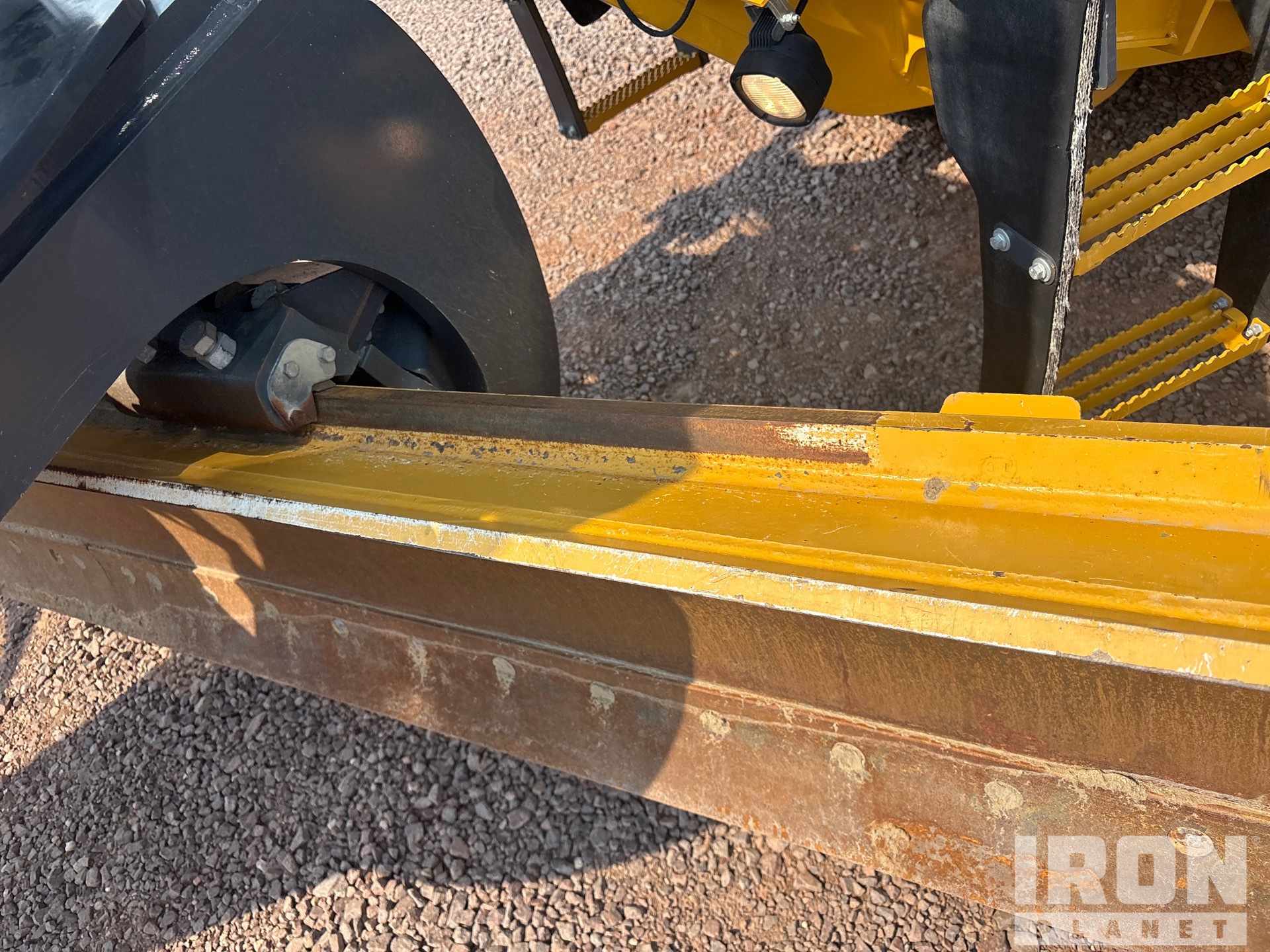 Photo of a 2023 John Deere 772GP