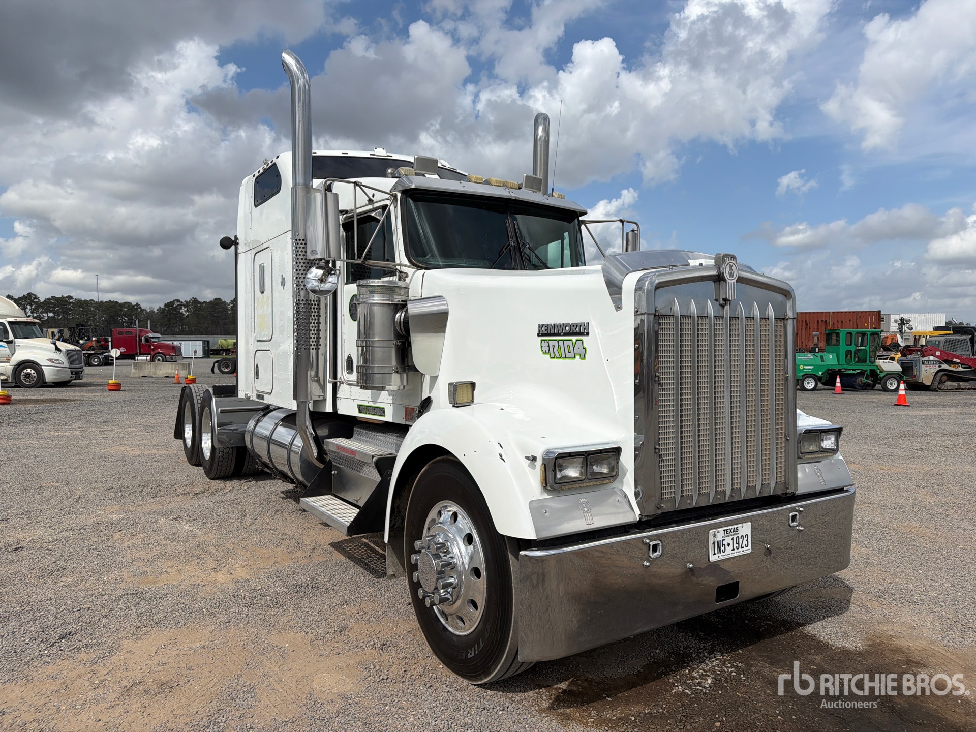 General Appearance with Picture, Right Front Corner