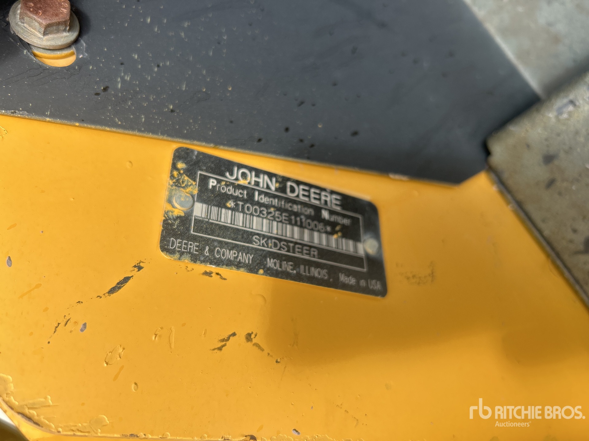 Photo of a 2005 John Deere 325