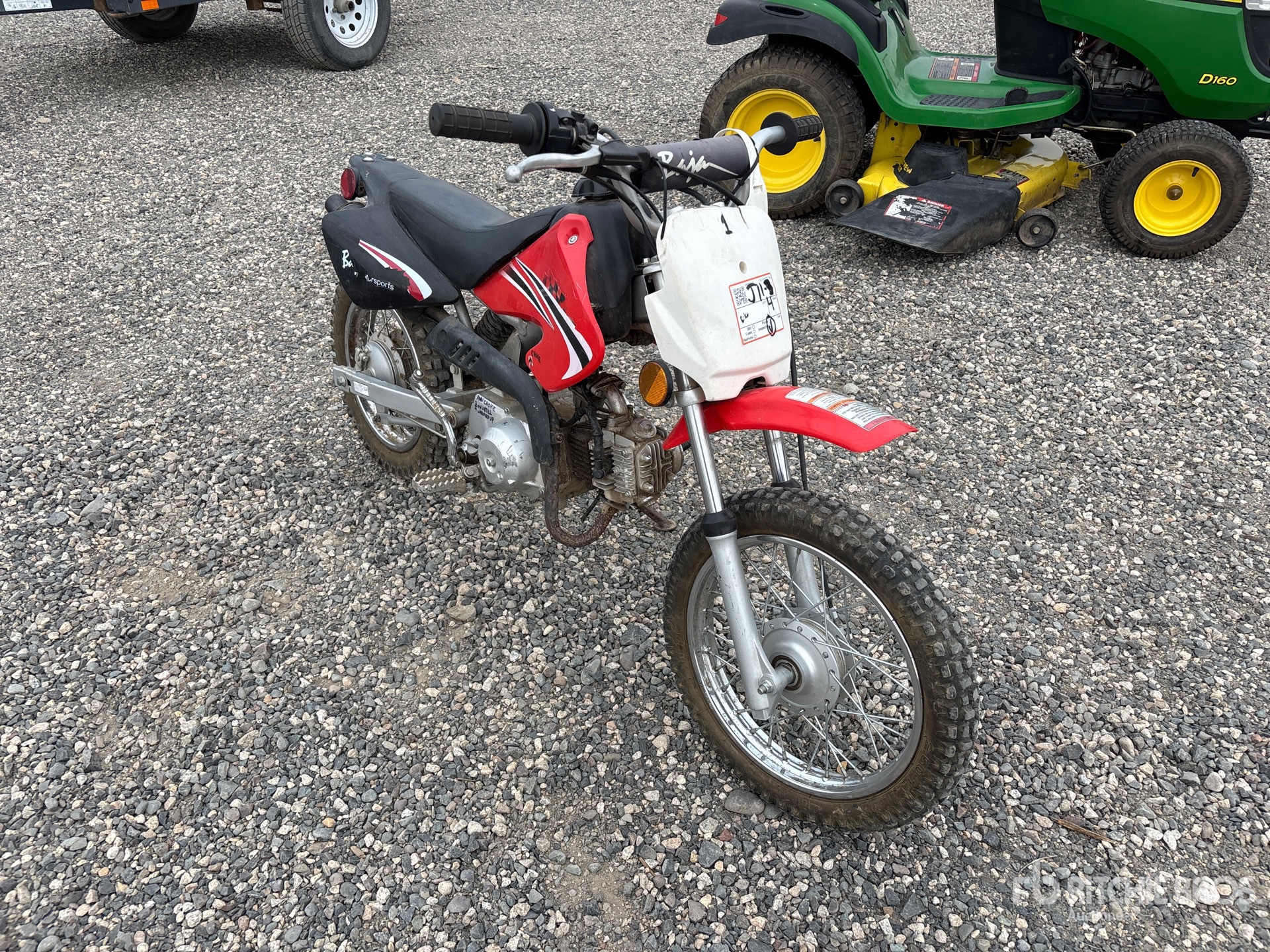 General Appearance with Picture, Right Front Corner