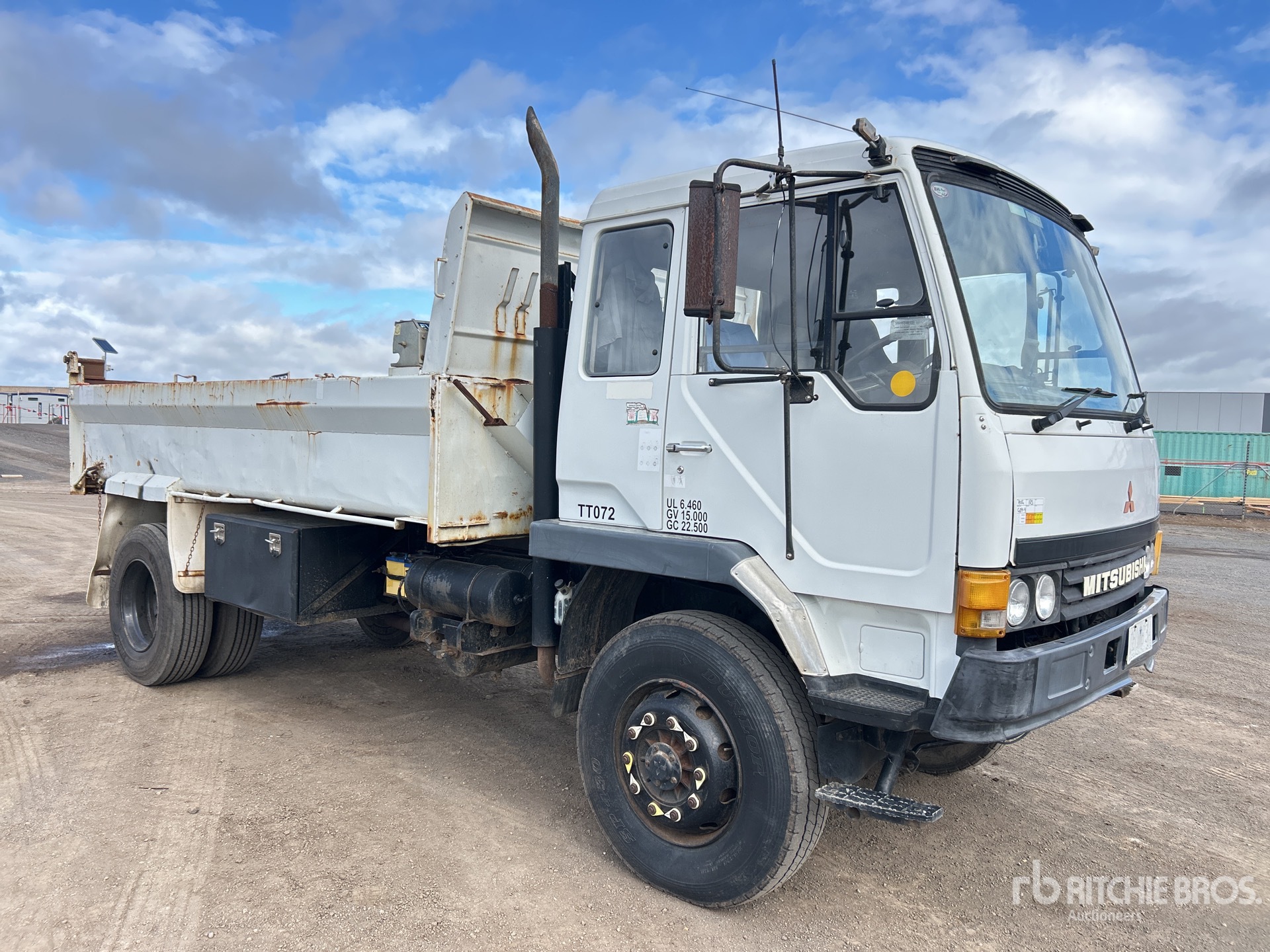 1995 Mitsubishi FM557