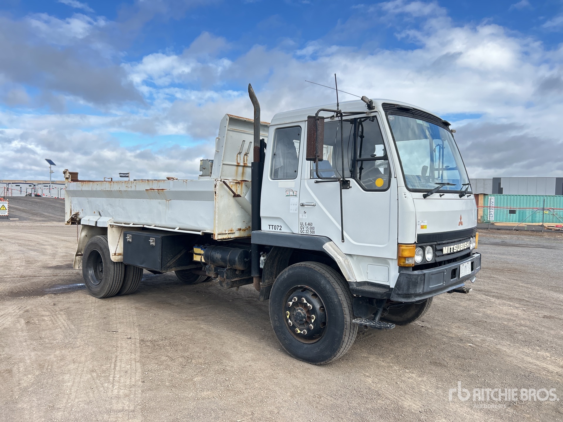 1995 Mitsubishi FM557