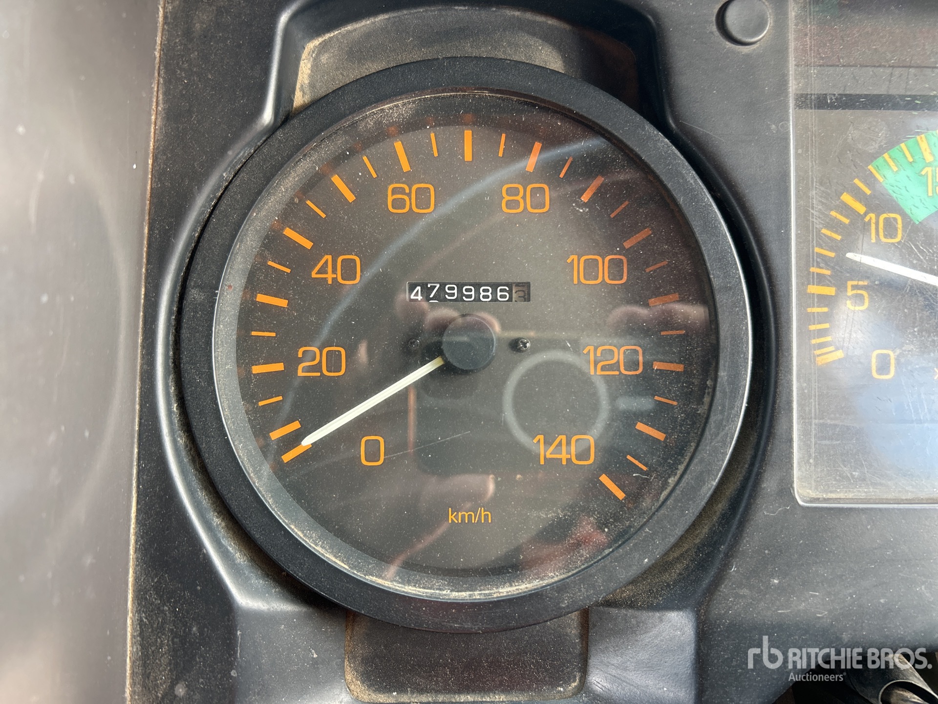 1995 Mitsubishi FM557