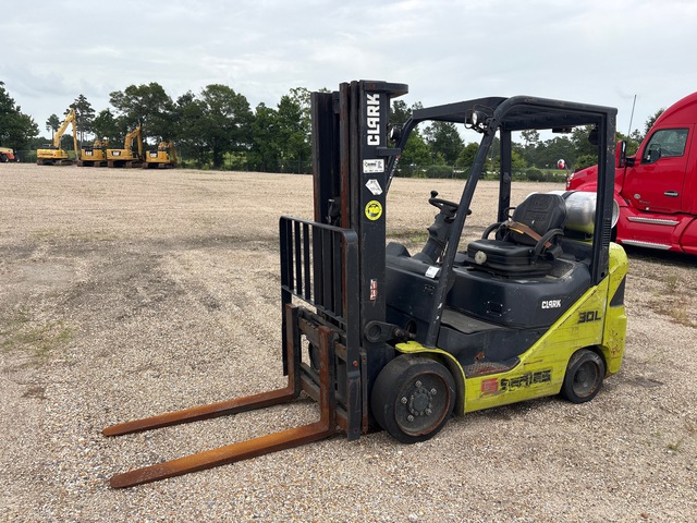 Clark S30CL 6000 lb Cushion Tire Forklift