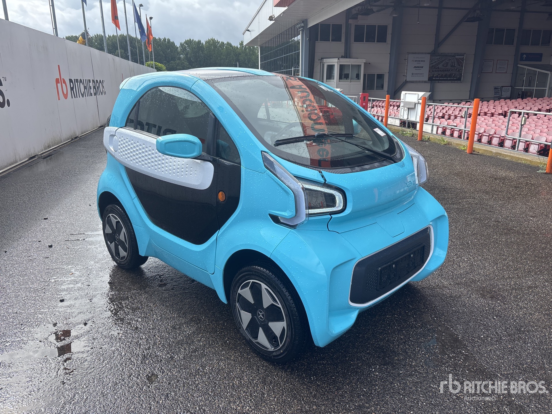 General Appearance with Picture, Right Front Corner
