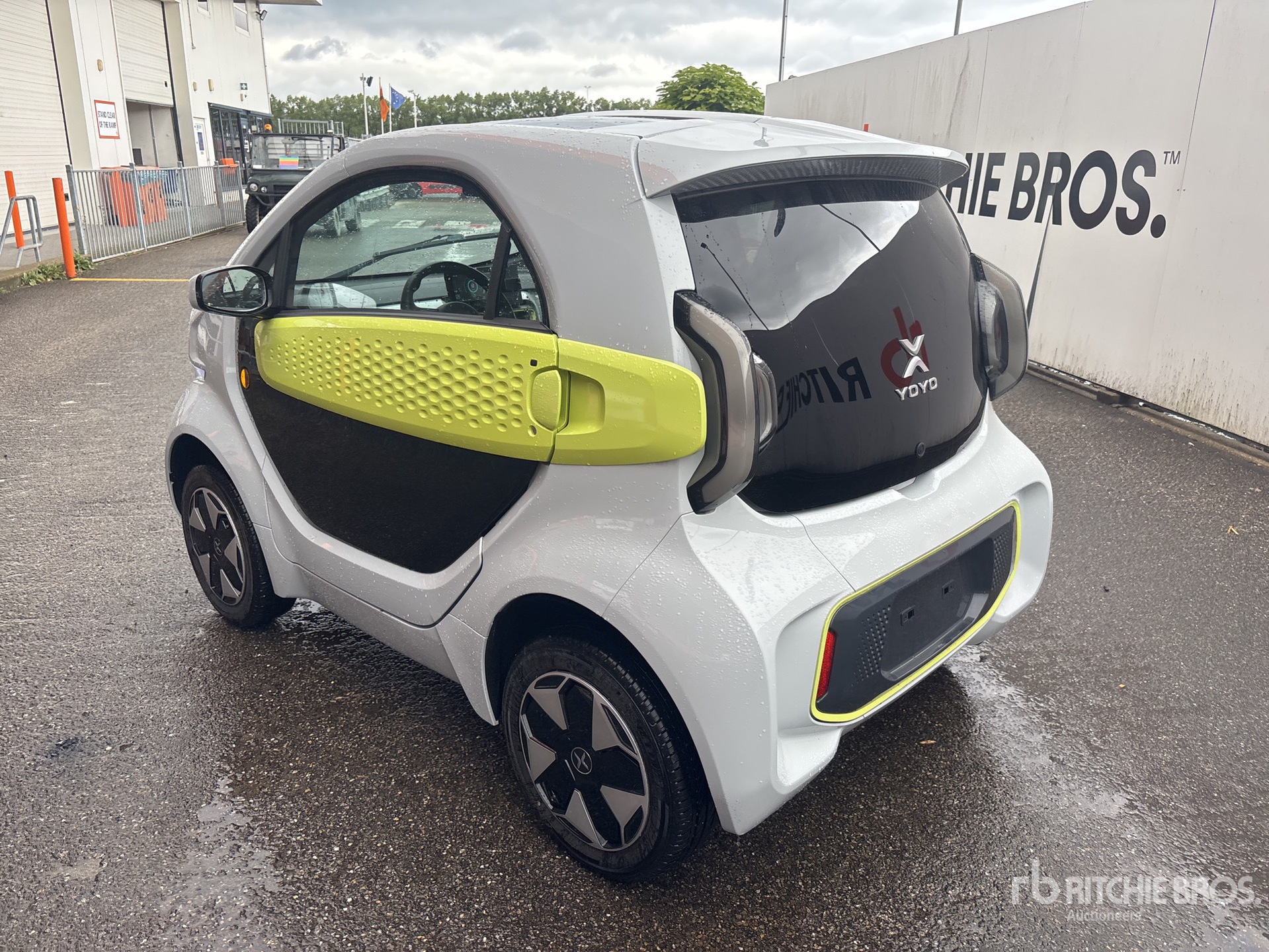 General Appearance with Picture, Left Rear Corner