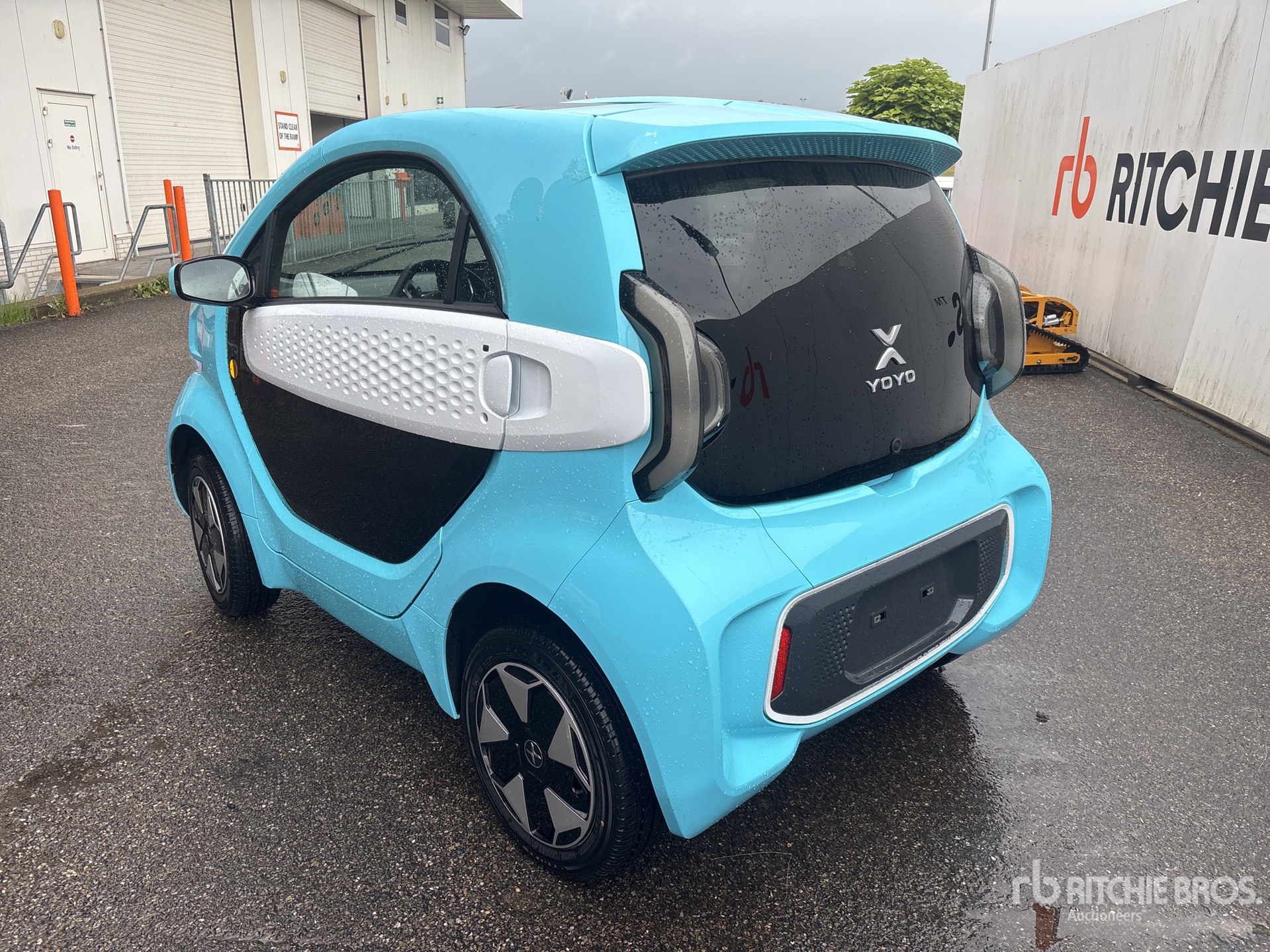 General Appearance with Picture, Left Rear Corner