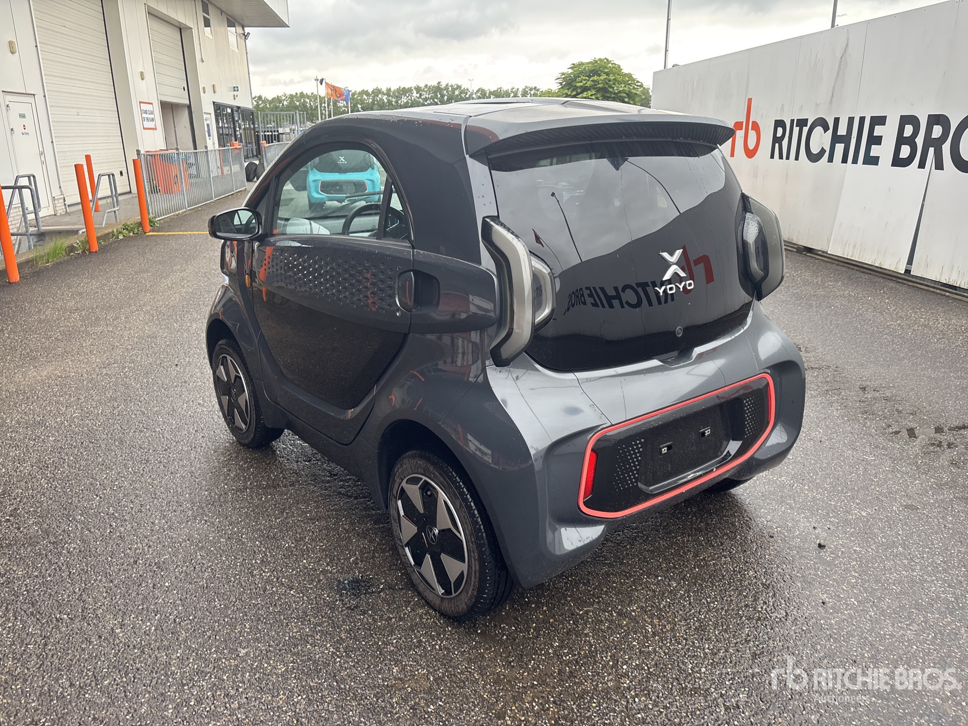 General Appearance with Picture, Left Rear Corner