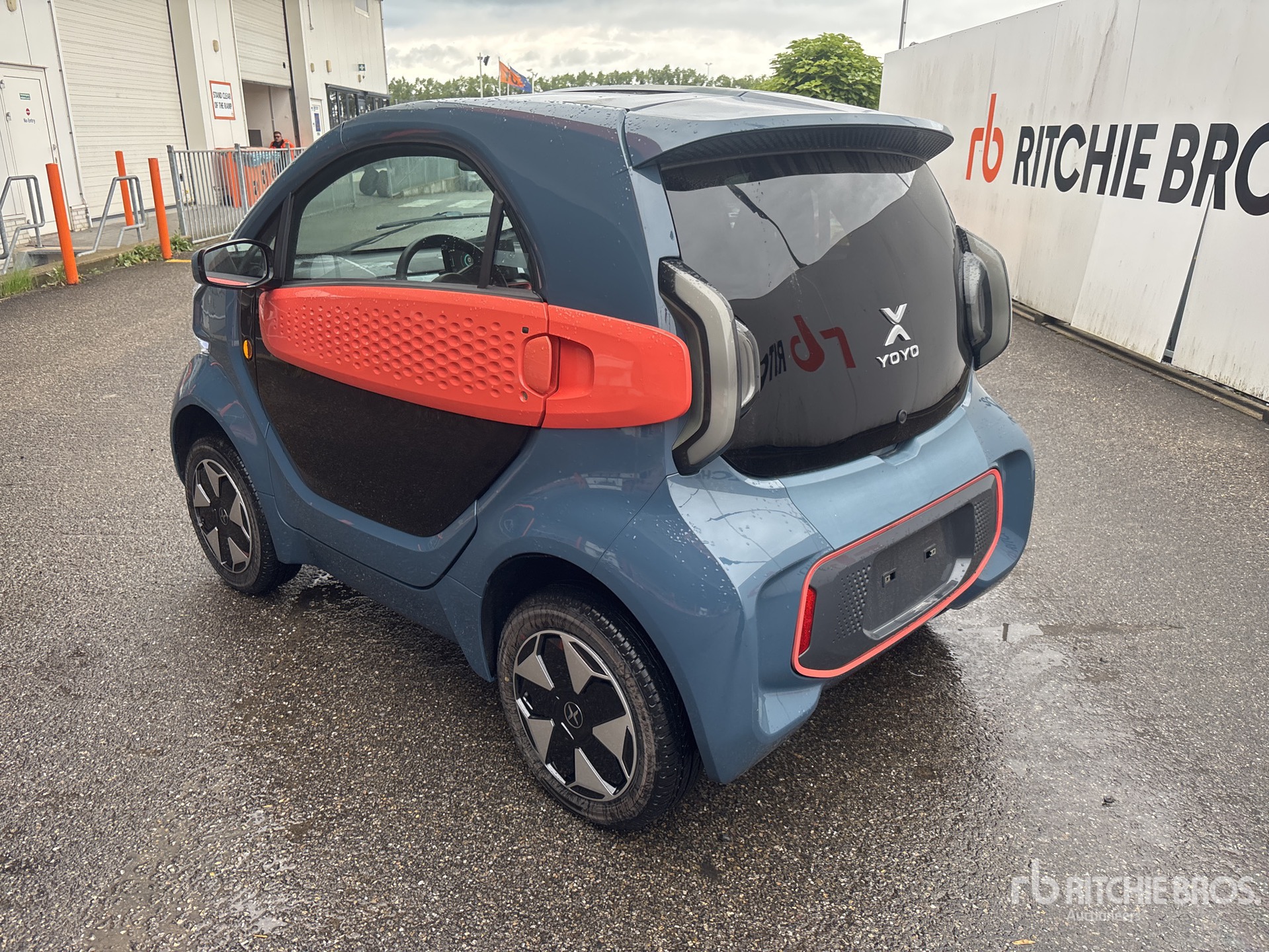 General Appearance with Picture, Left Rear Corner