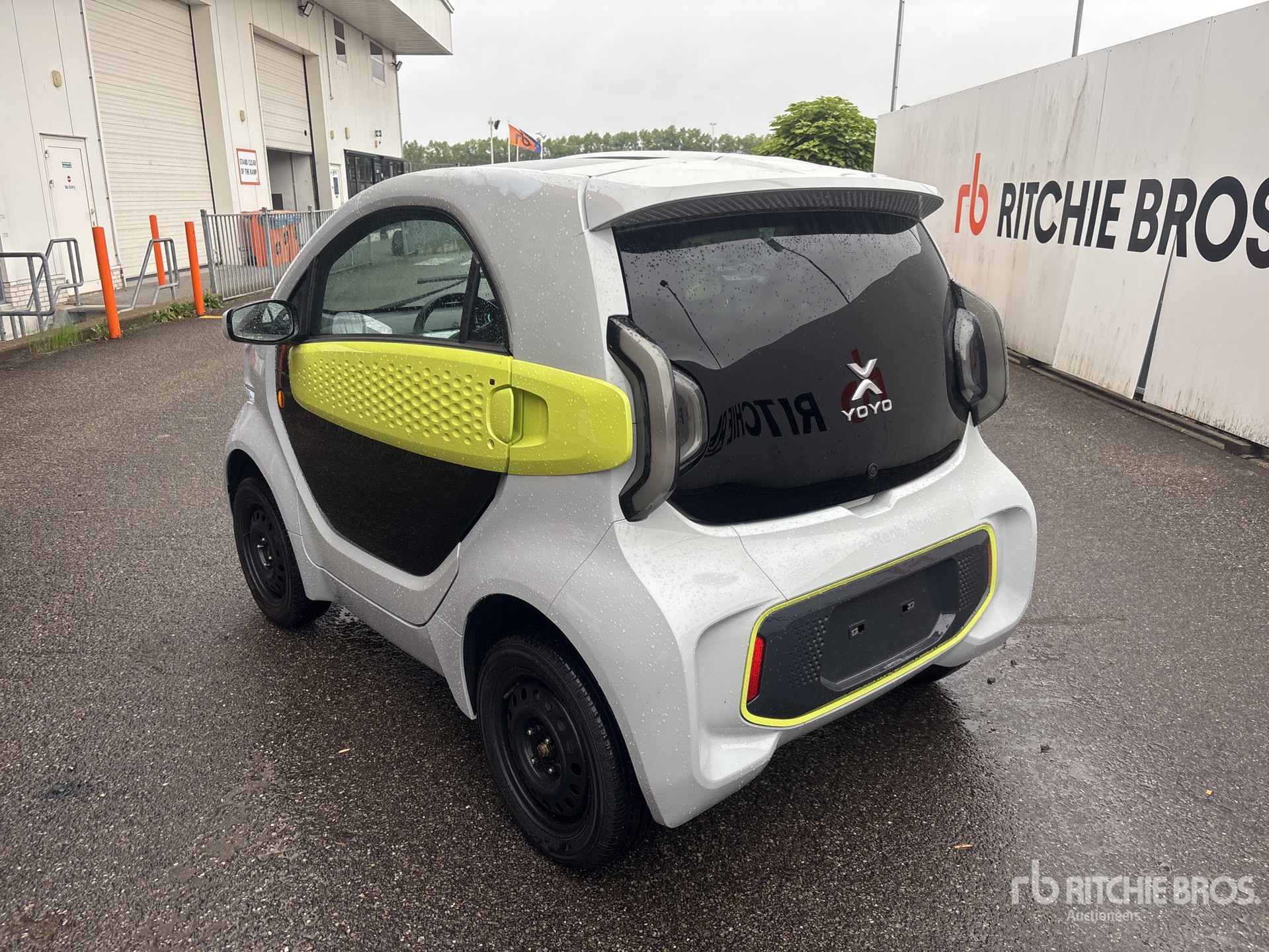 General Appearance with Picture, Left Rear Corner