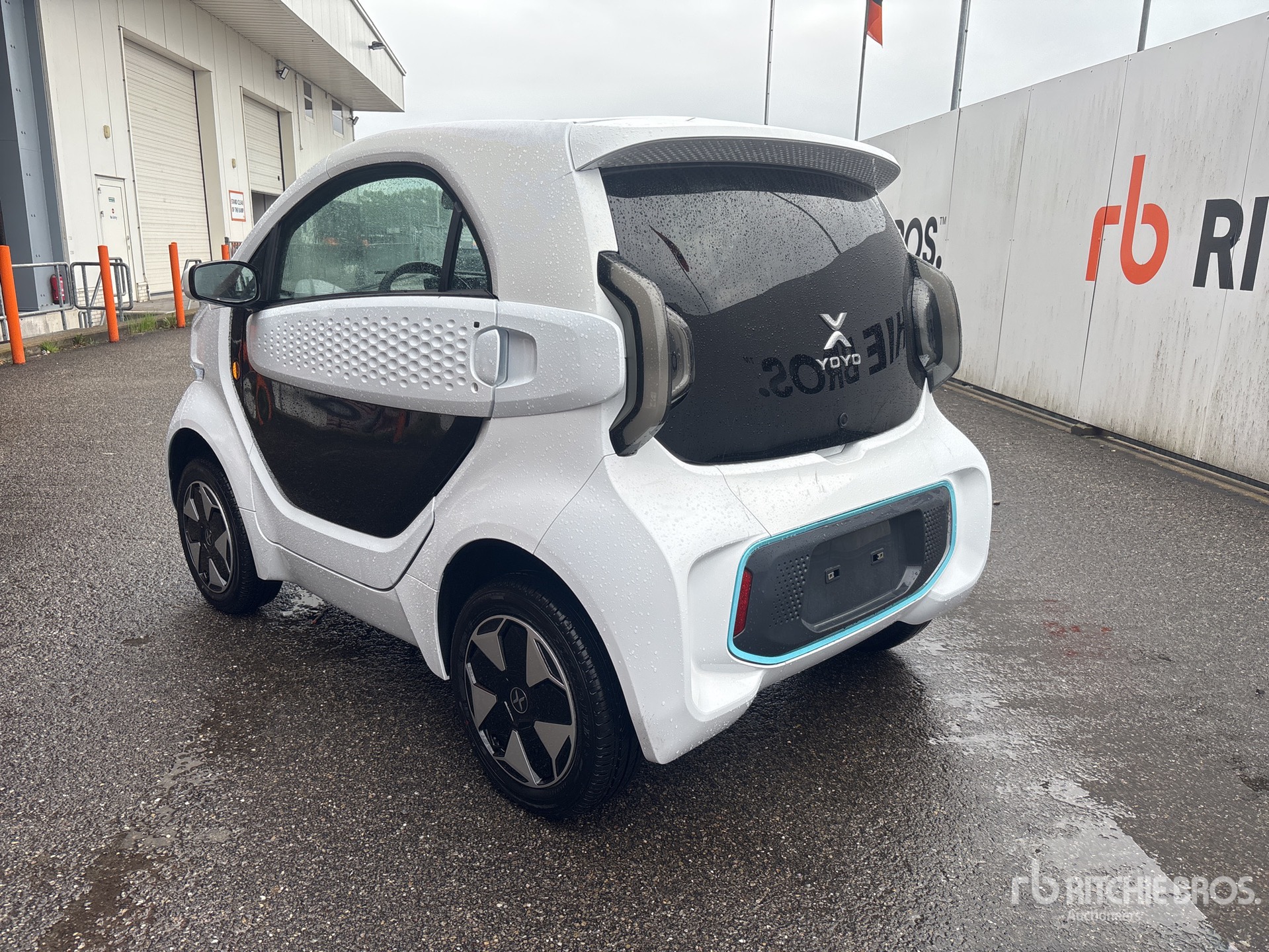 General Appearance with Picture, Left Rear Corner