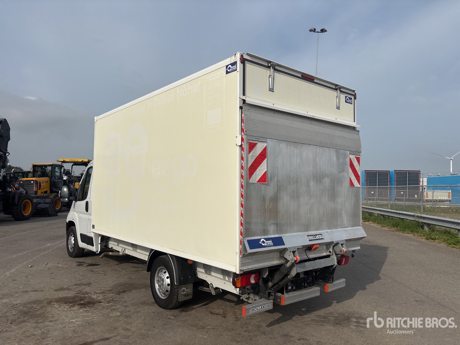 General Appearance with Bild, Ecke hinten links