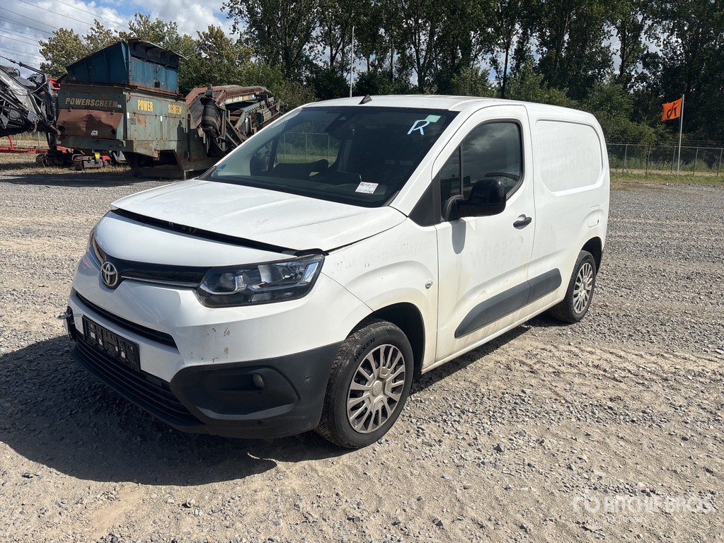 General Appearance with Foto, angolo anteriore sinistro