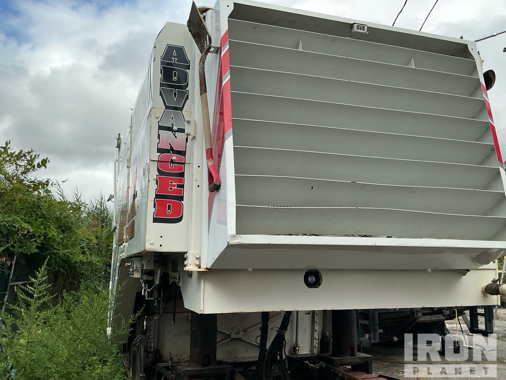 General Appearance with Foto, angolo posteriore sinistro