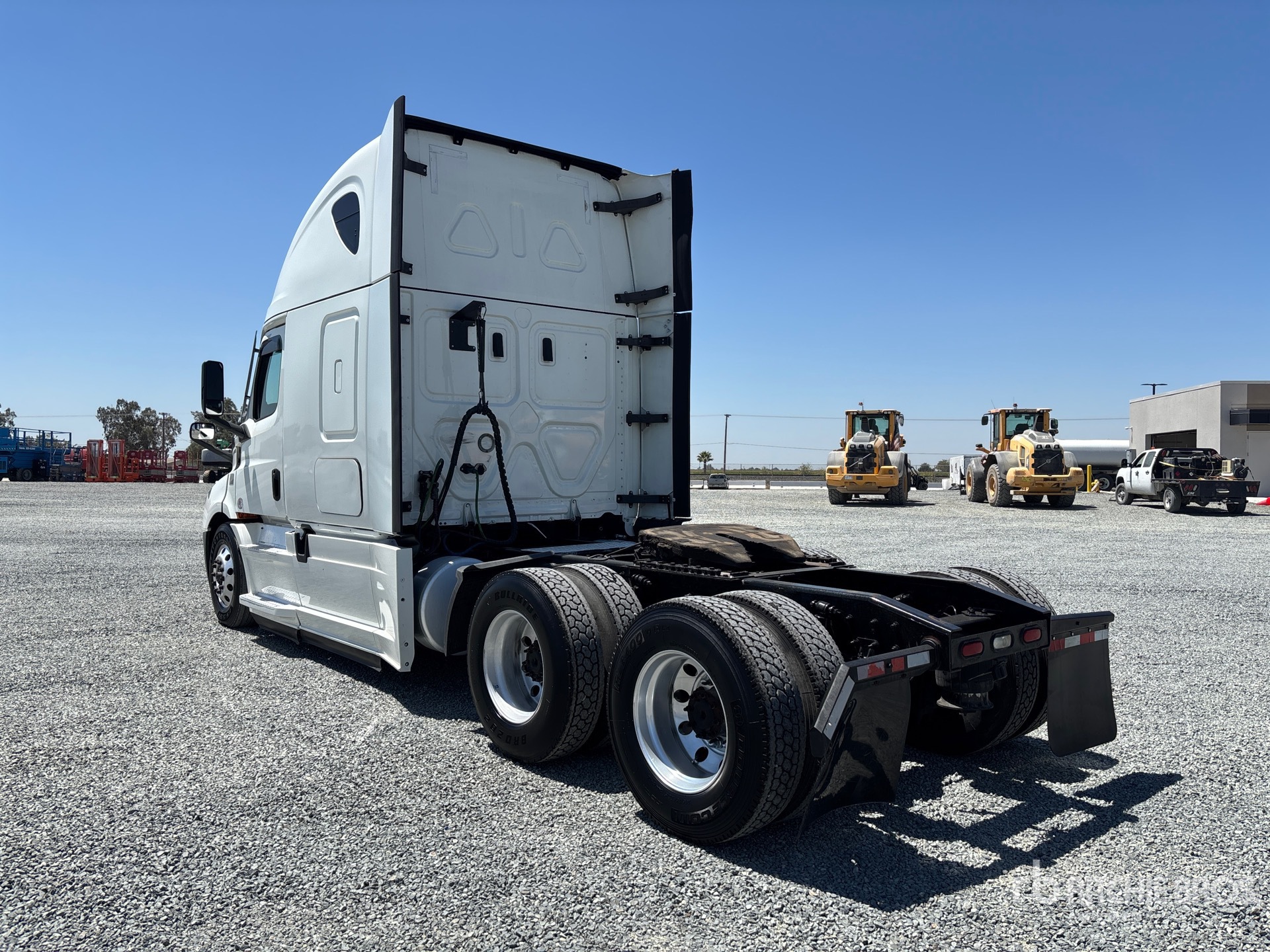 2020 Freightliner CASCADIA 116