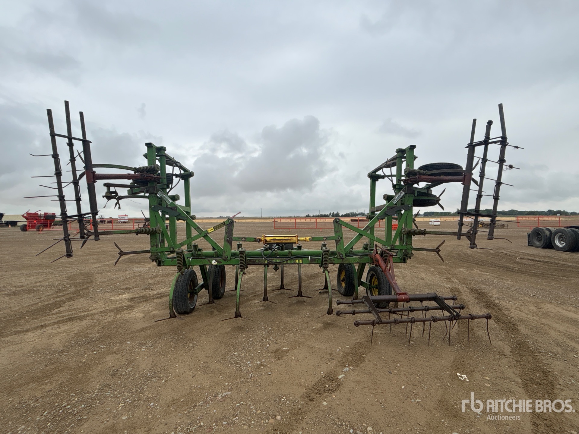 John Deere E1600