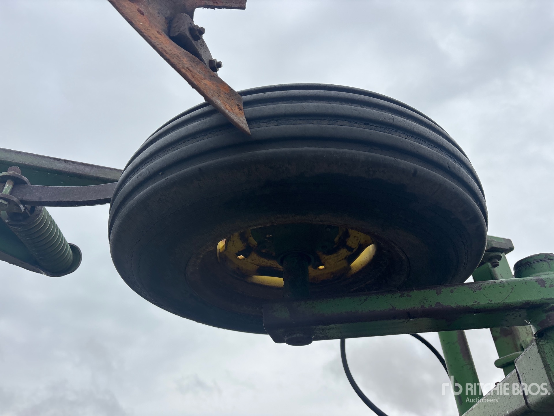 John Deere E1600