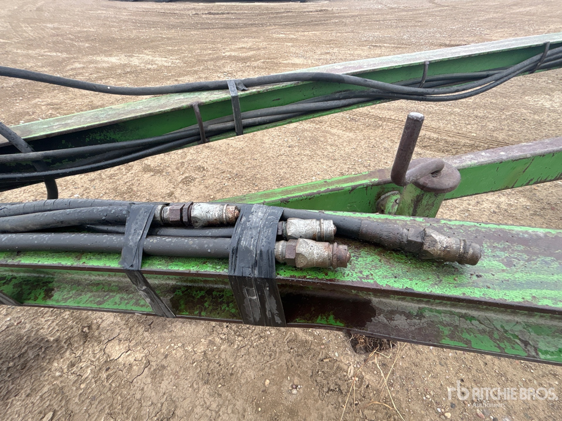 John Deere E1600