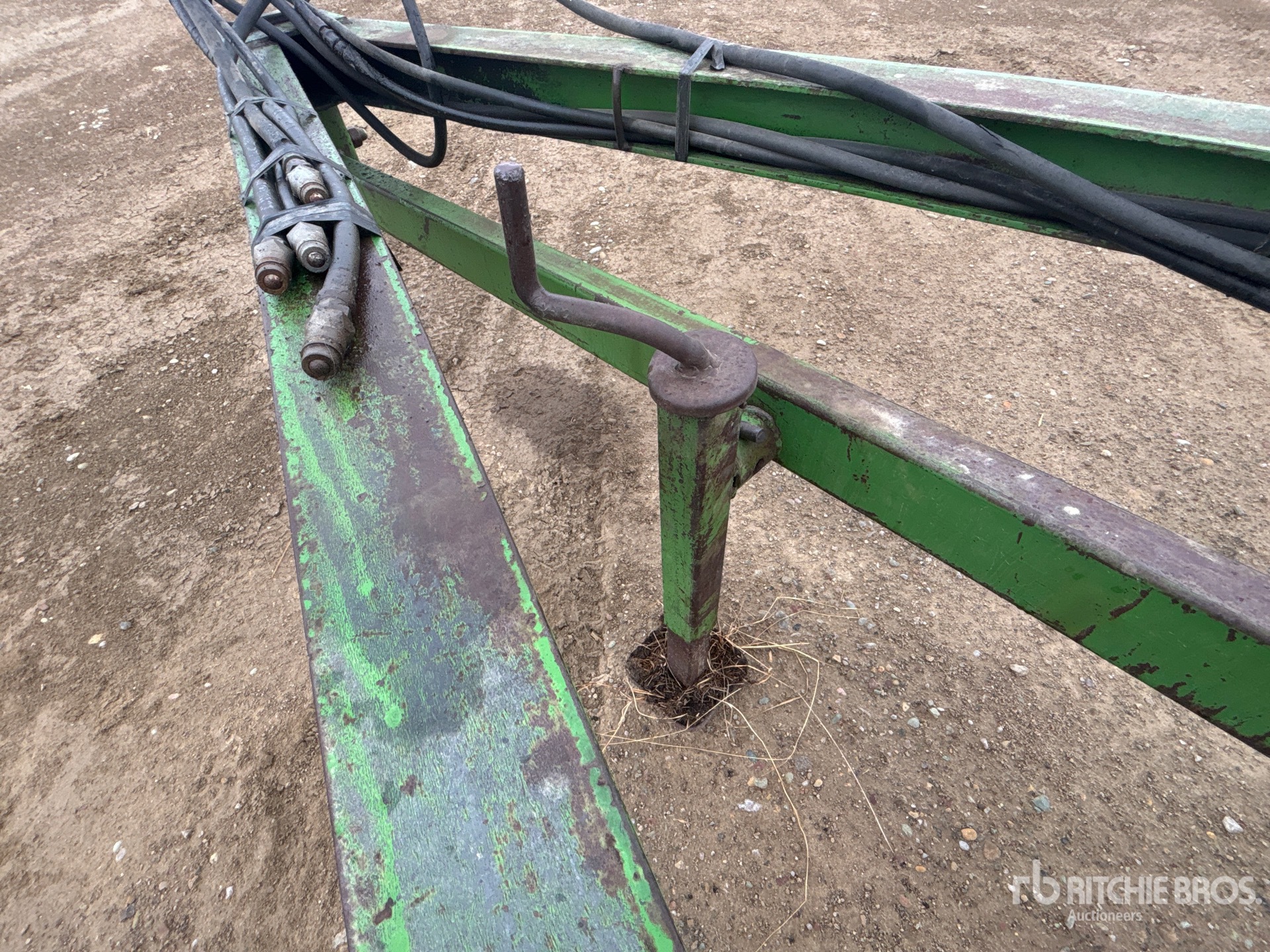 John Deere E1600