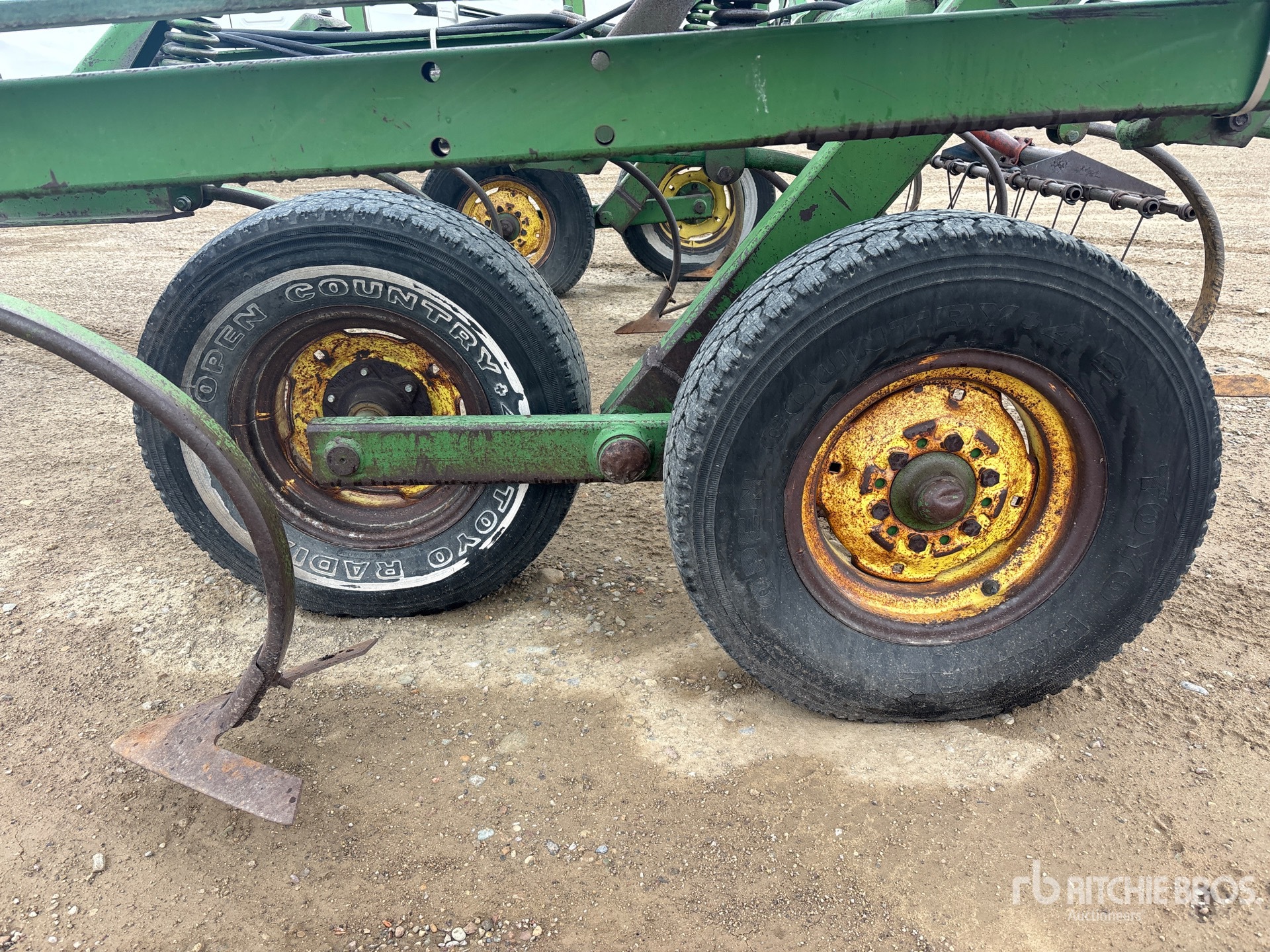 John Deere E1600