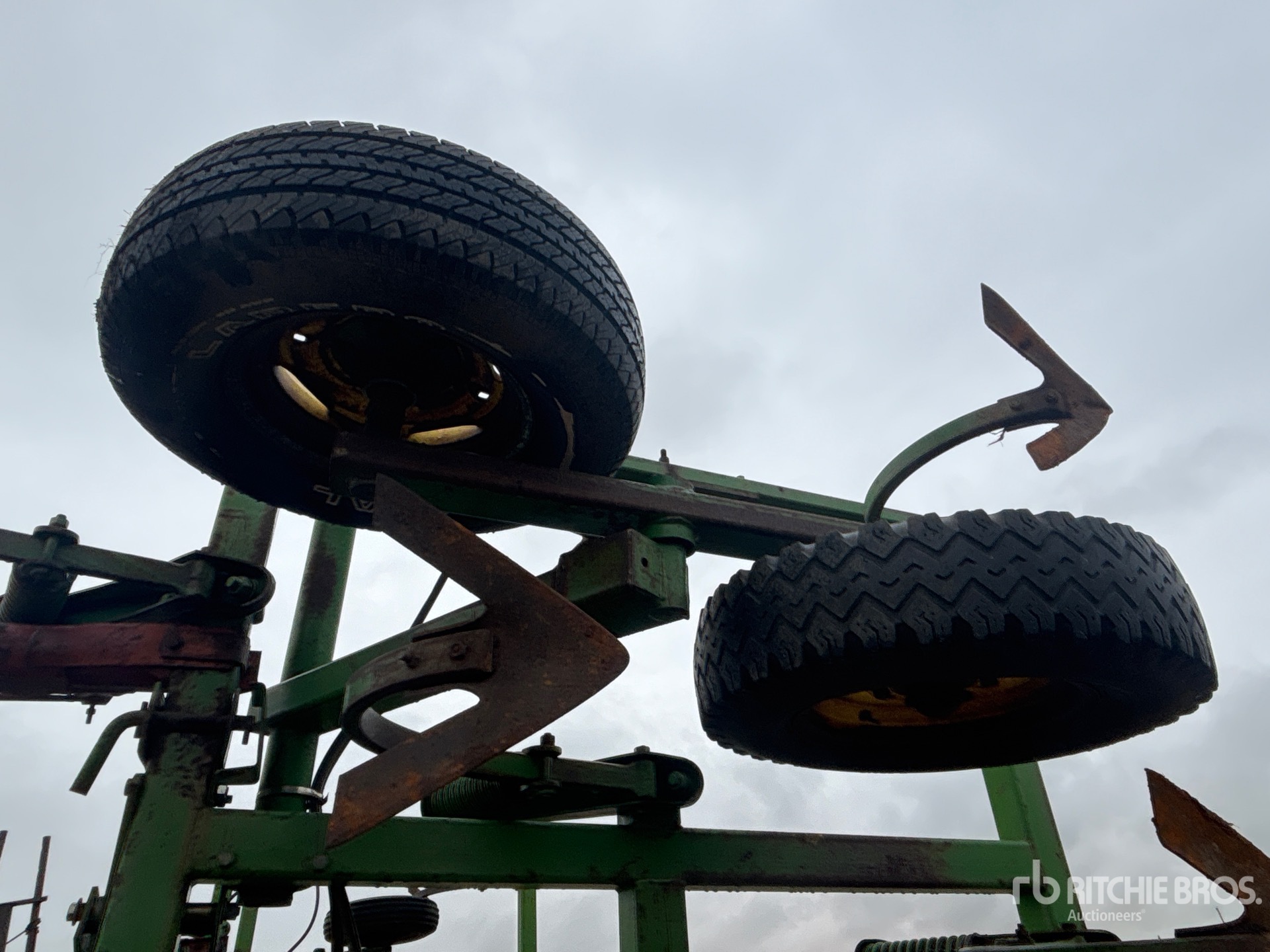 John Deere E1600