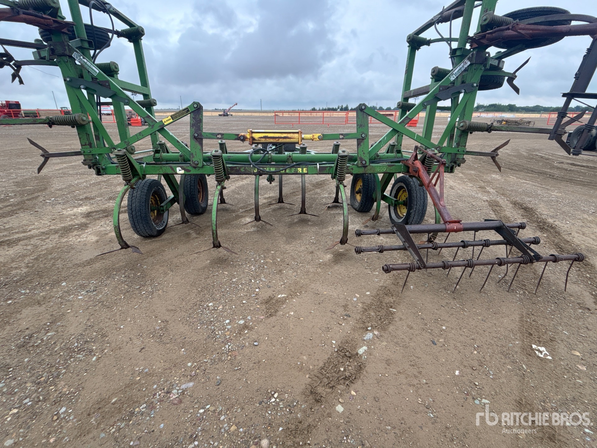 John Deere E1600