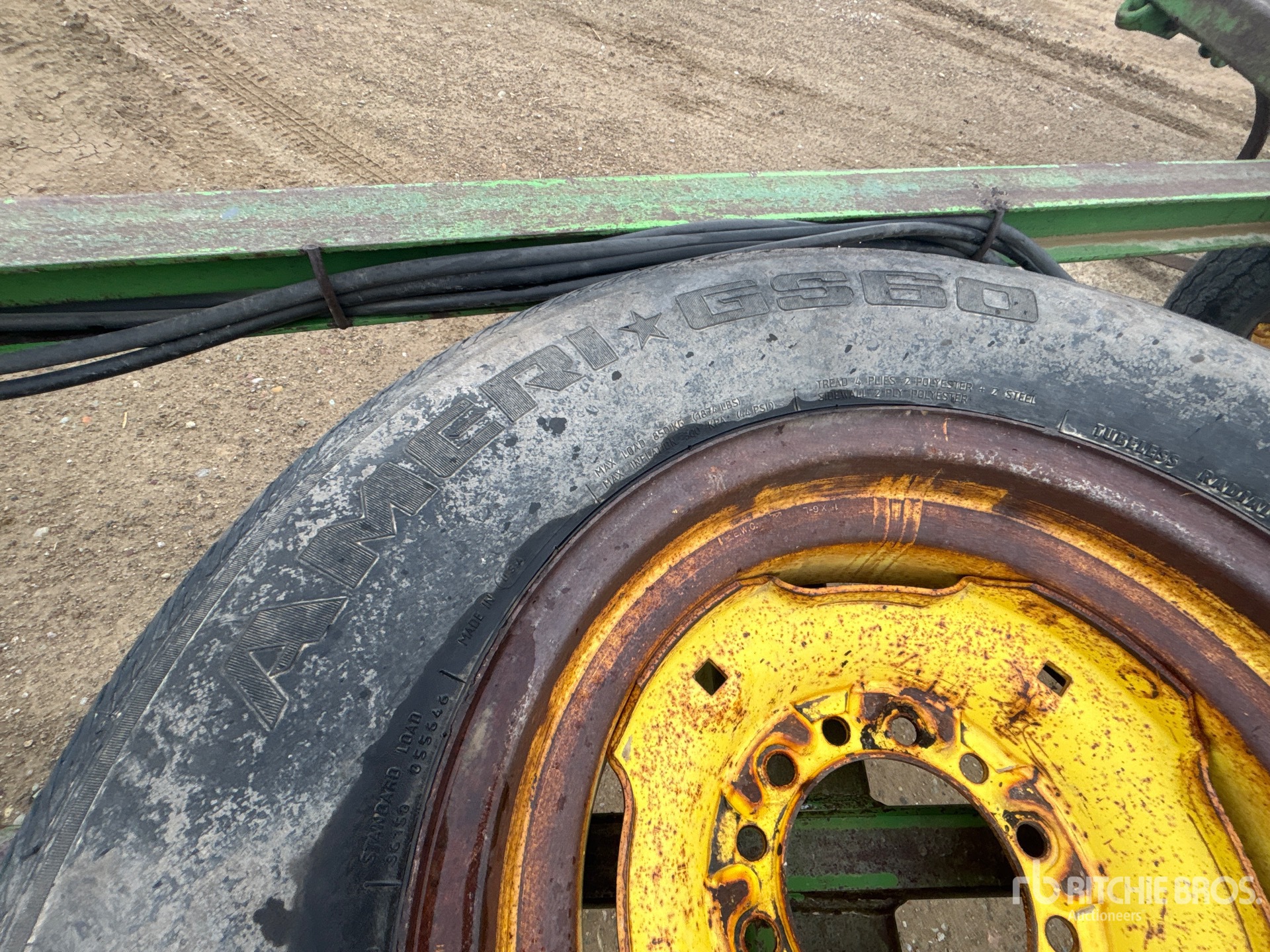 John Deere E1600