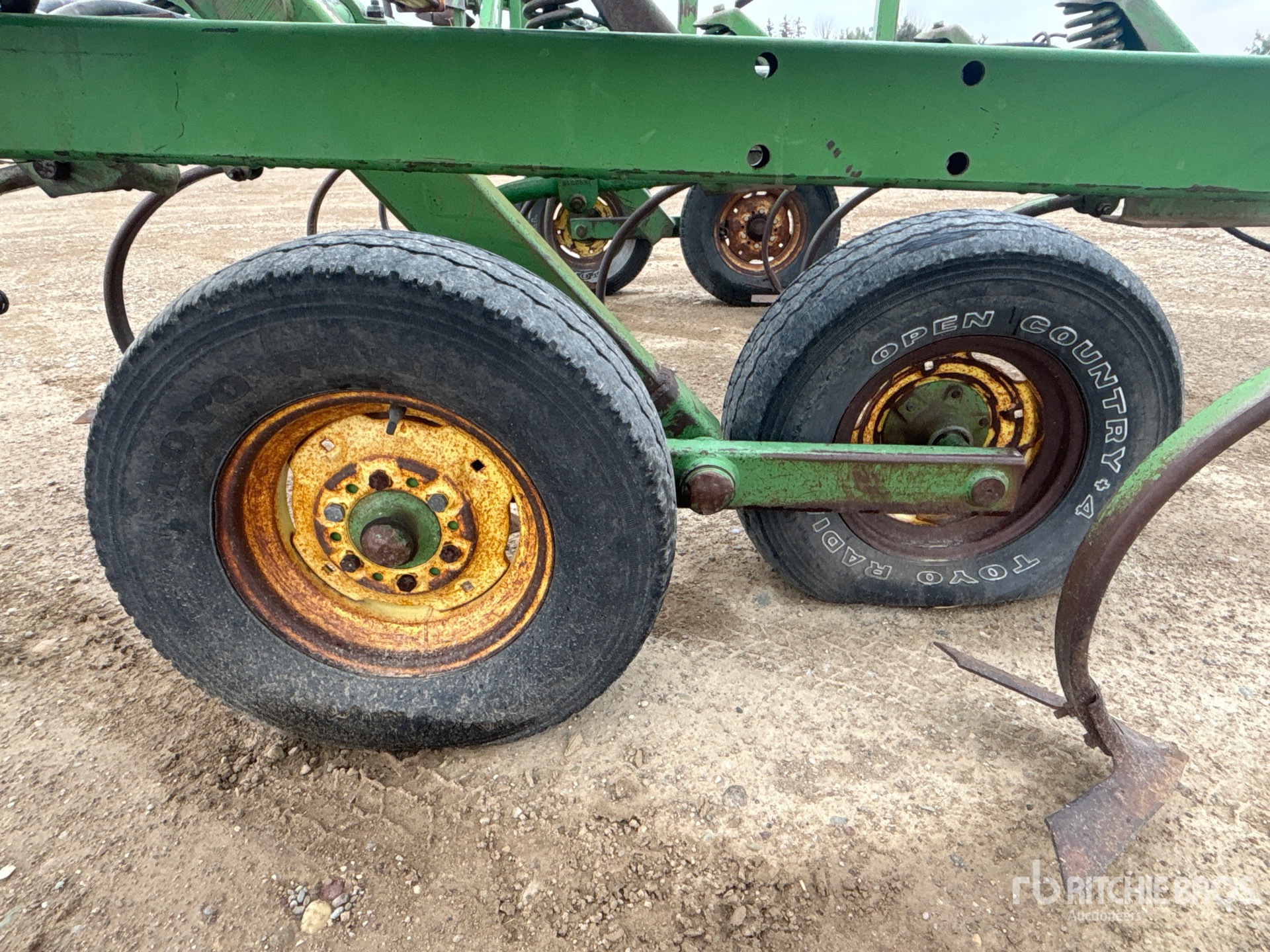 John Deere E1600