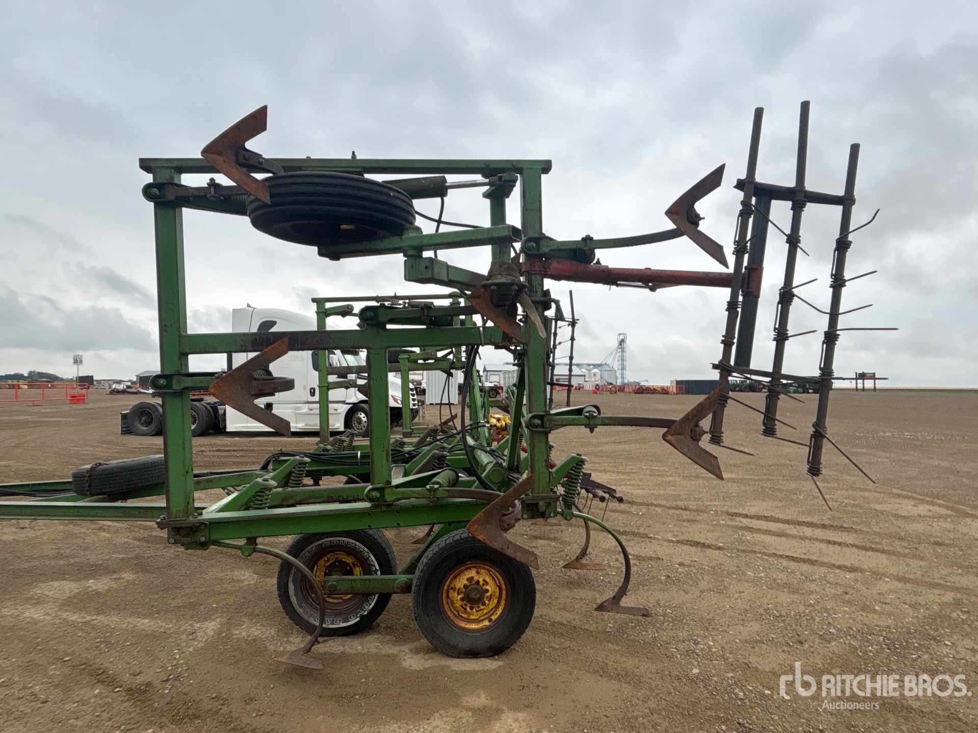 John Deere E1600