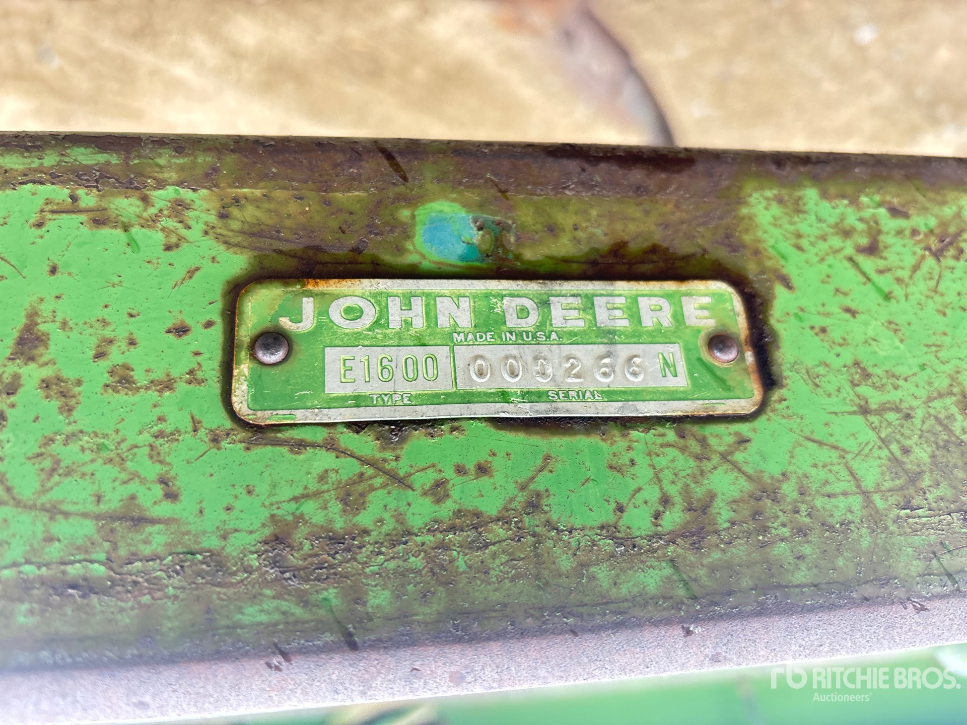 John Deere E1600