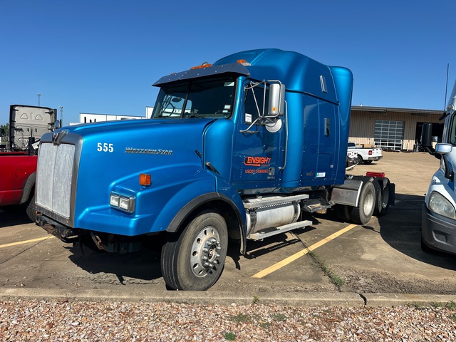 2017 Western Star 4900FA 6x4 T/A Sleeper Truck Tractor (Inoperable) (Glider Kit)