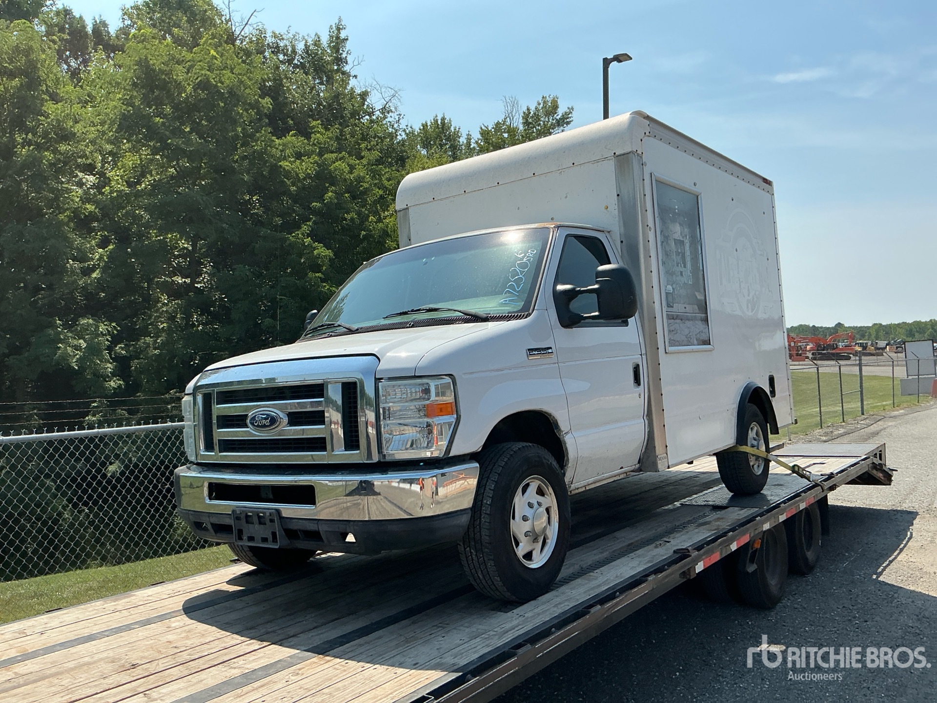Photo of a 2014 Ford E-350