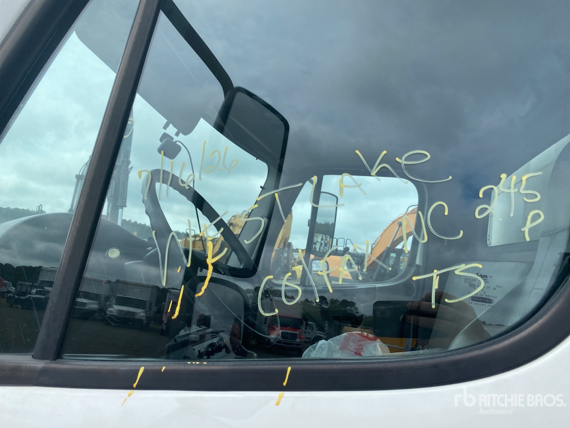 2020 Freightliner M2106
